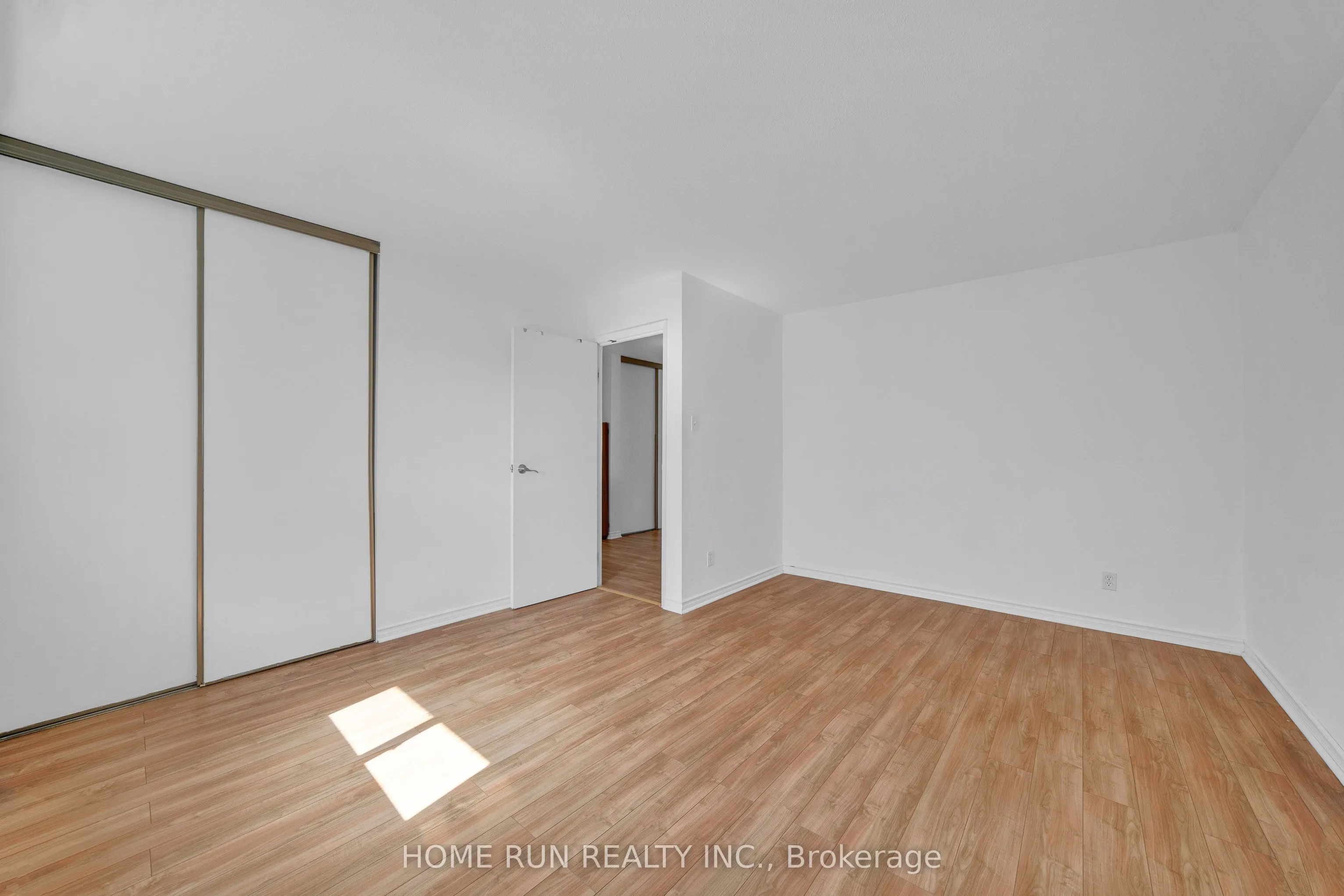 2555 HUNTERS POINT Crescent