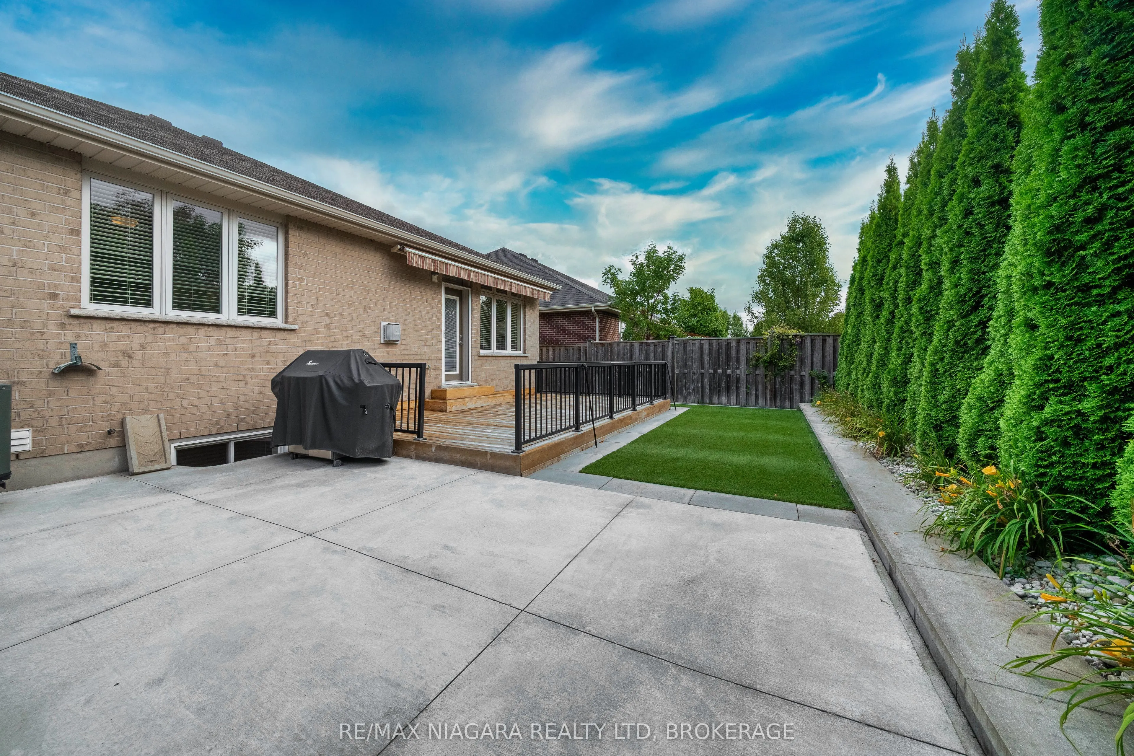 27 HICKORY Avenue