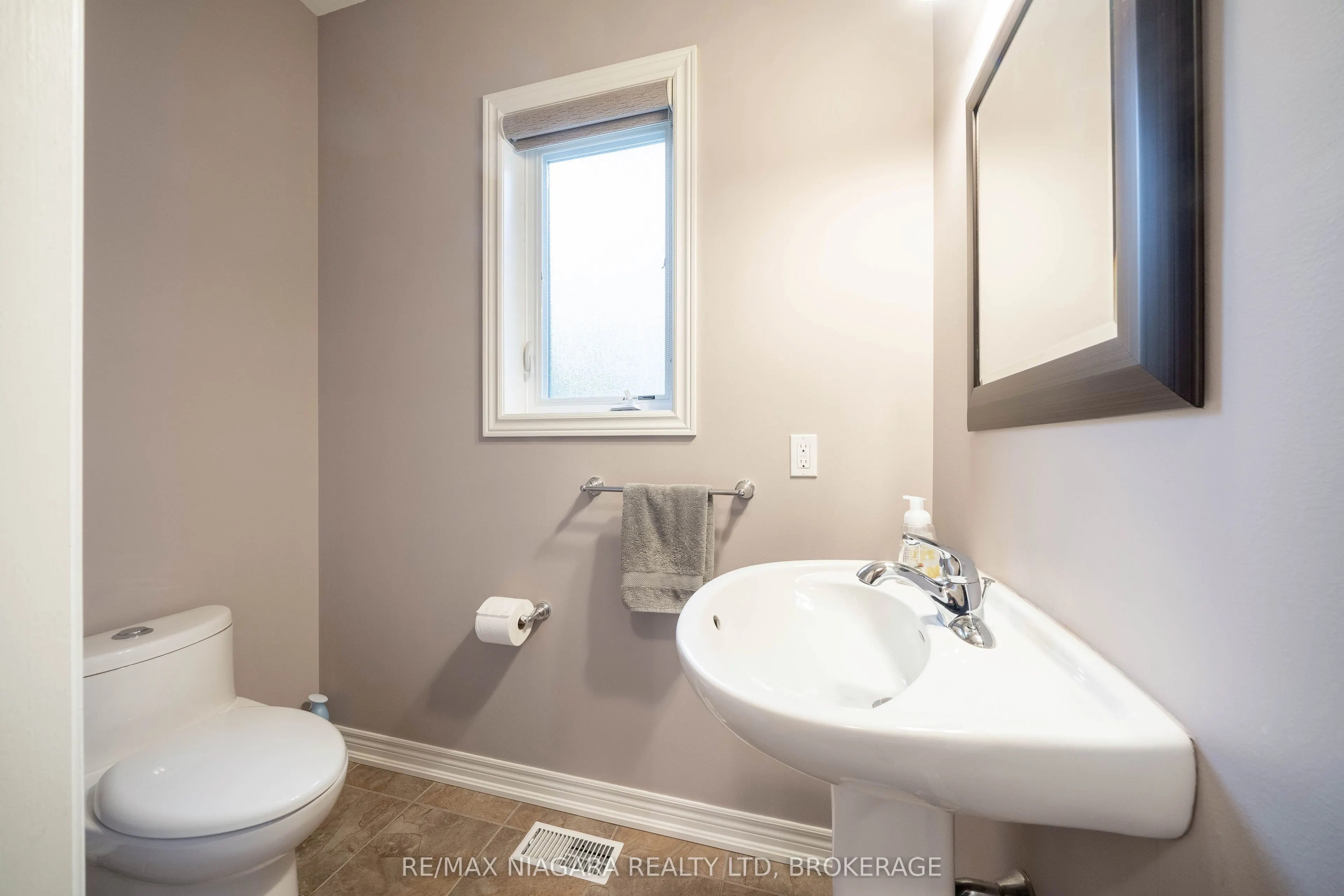 27 HICKORY Avenue