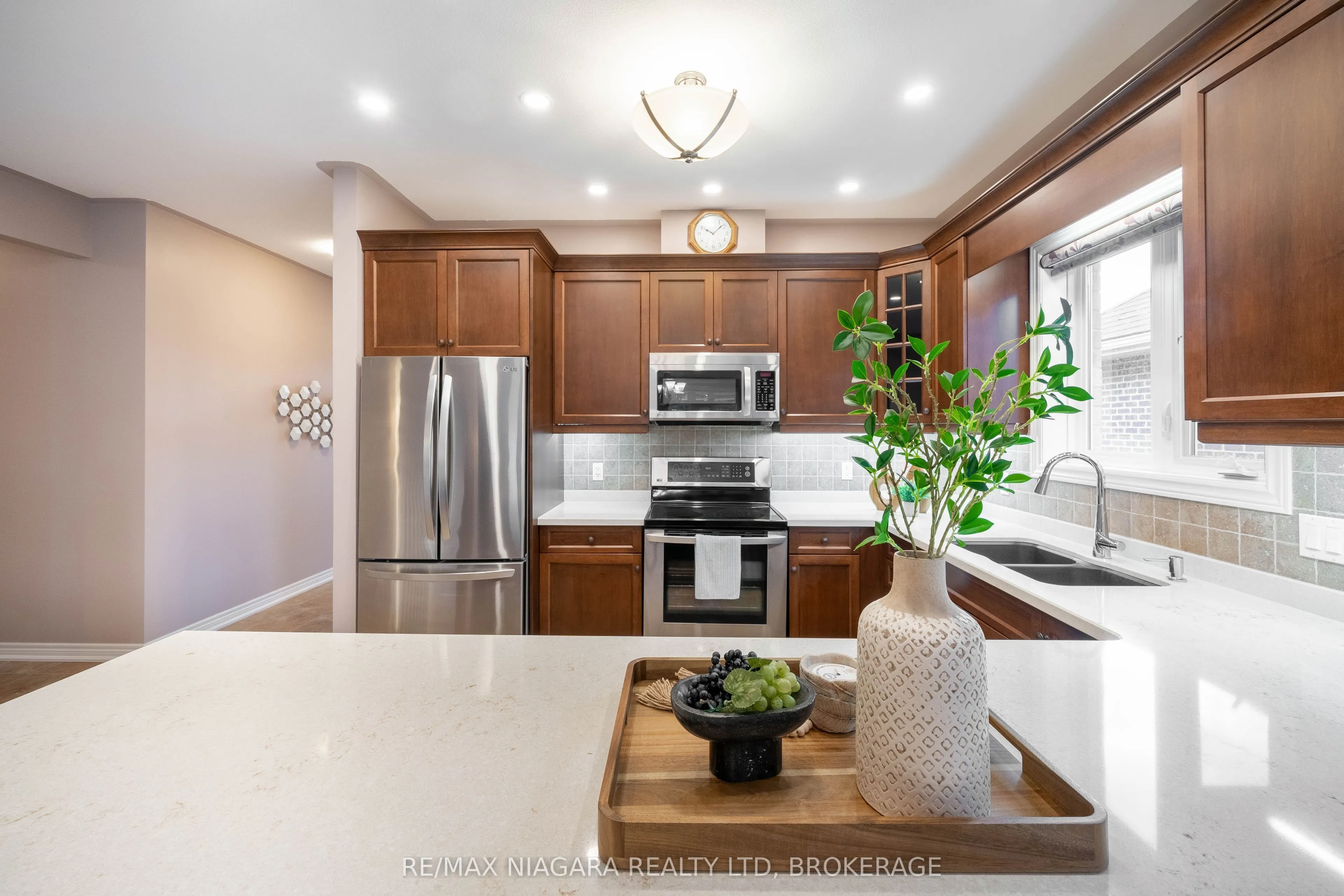 27 HICKORY Avenue