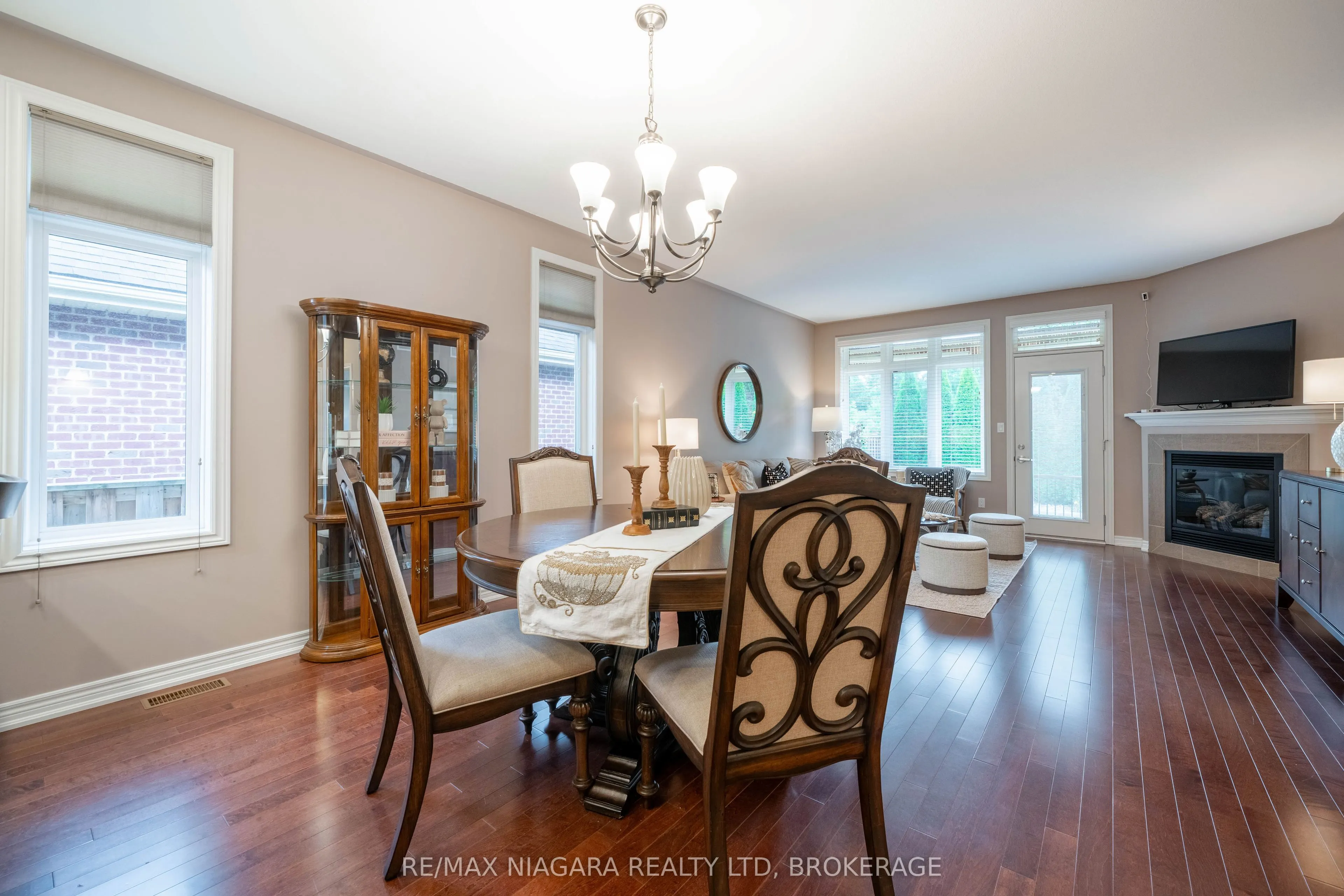 27 HICKORY Avenue