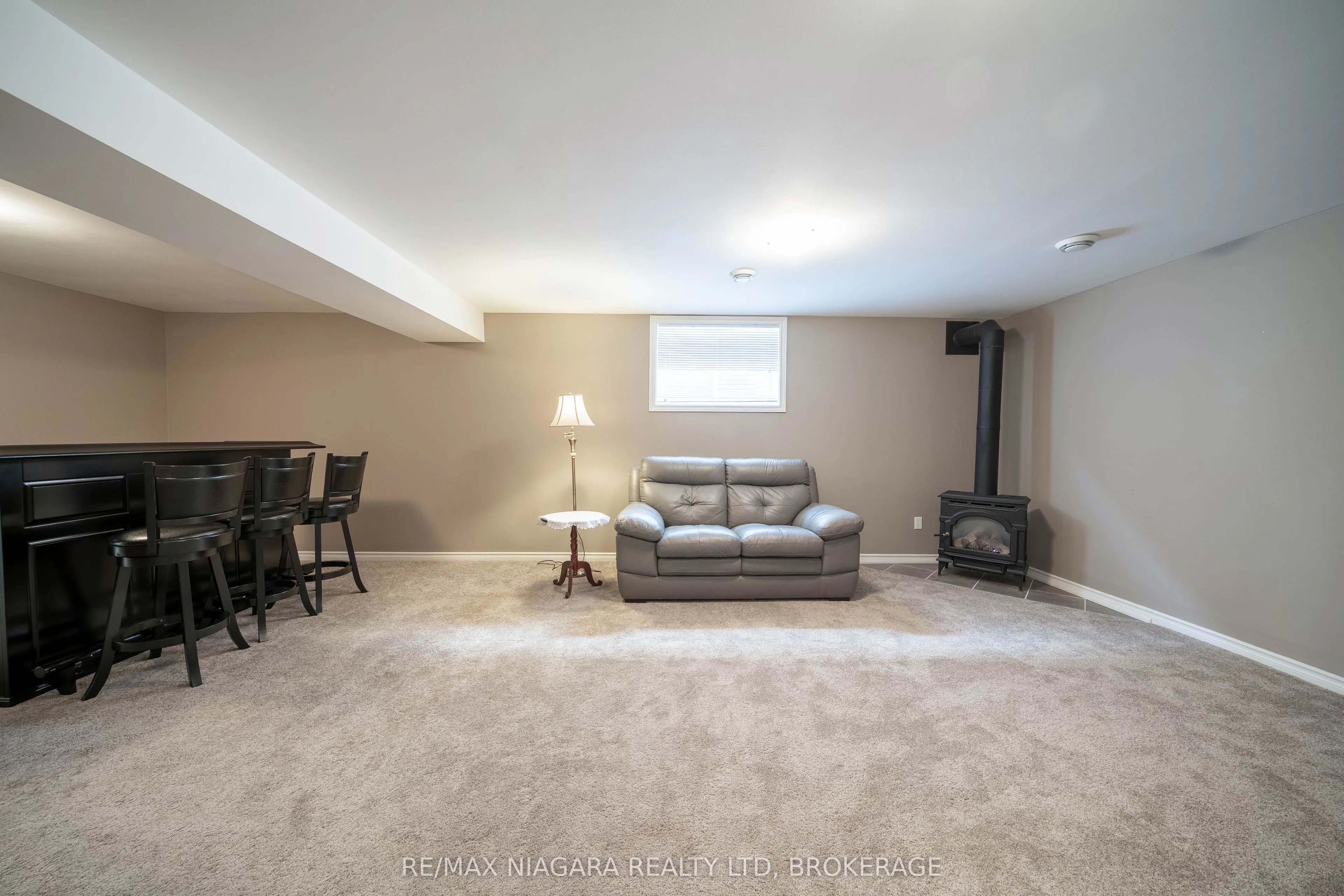 27 HICKORY Avenue
