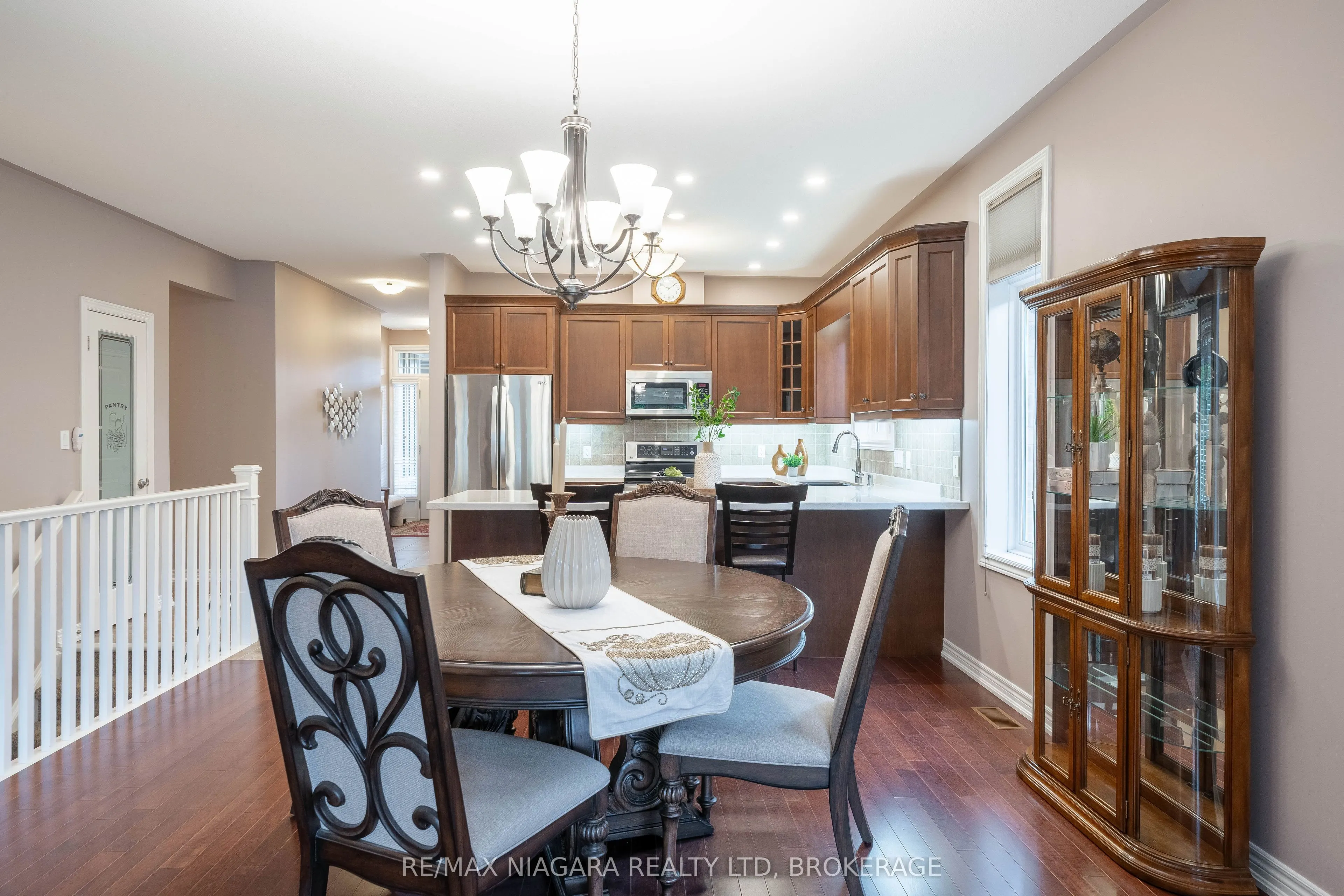 27 HICKORY Avenue