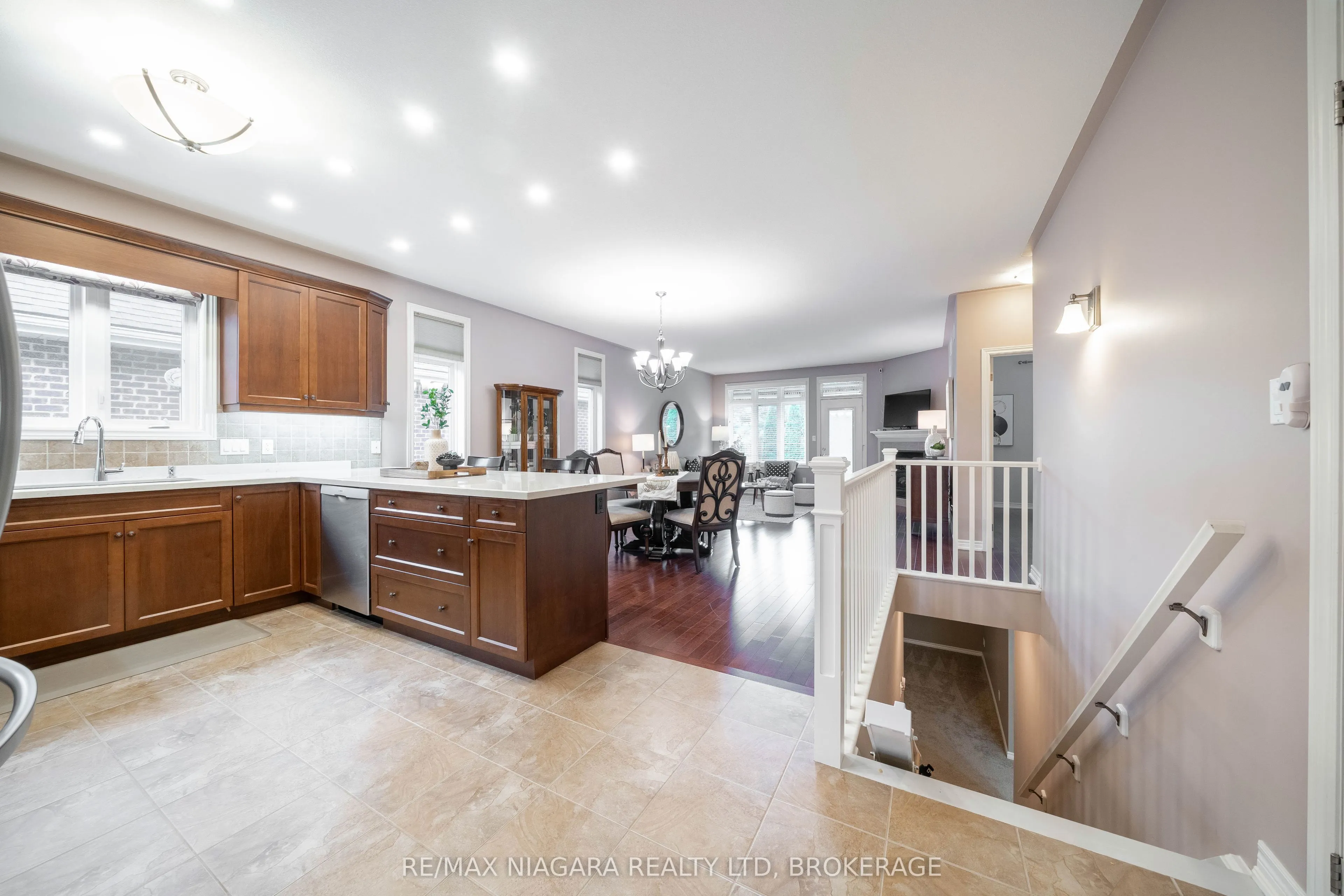 27 HICKORY Avenue