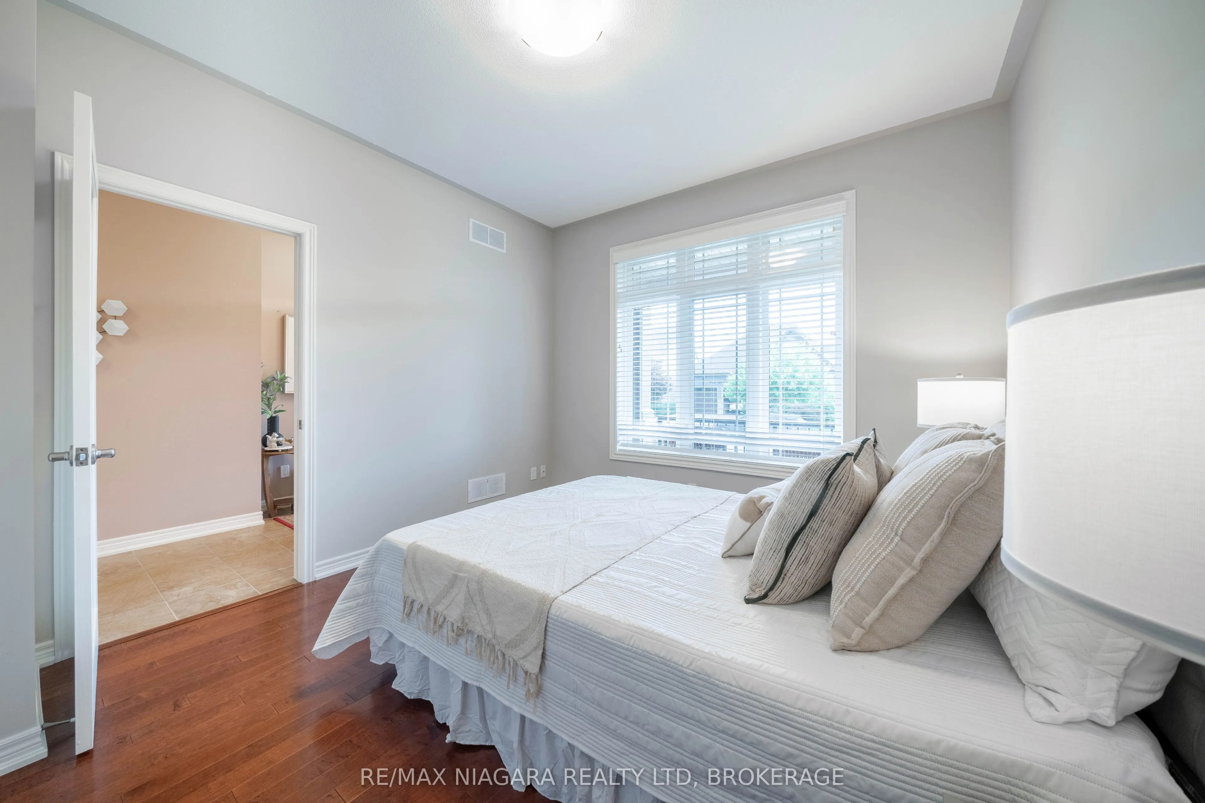 27 HICKORY Avenue