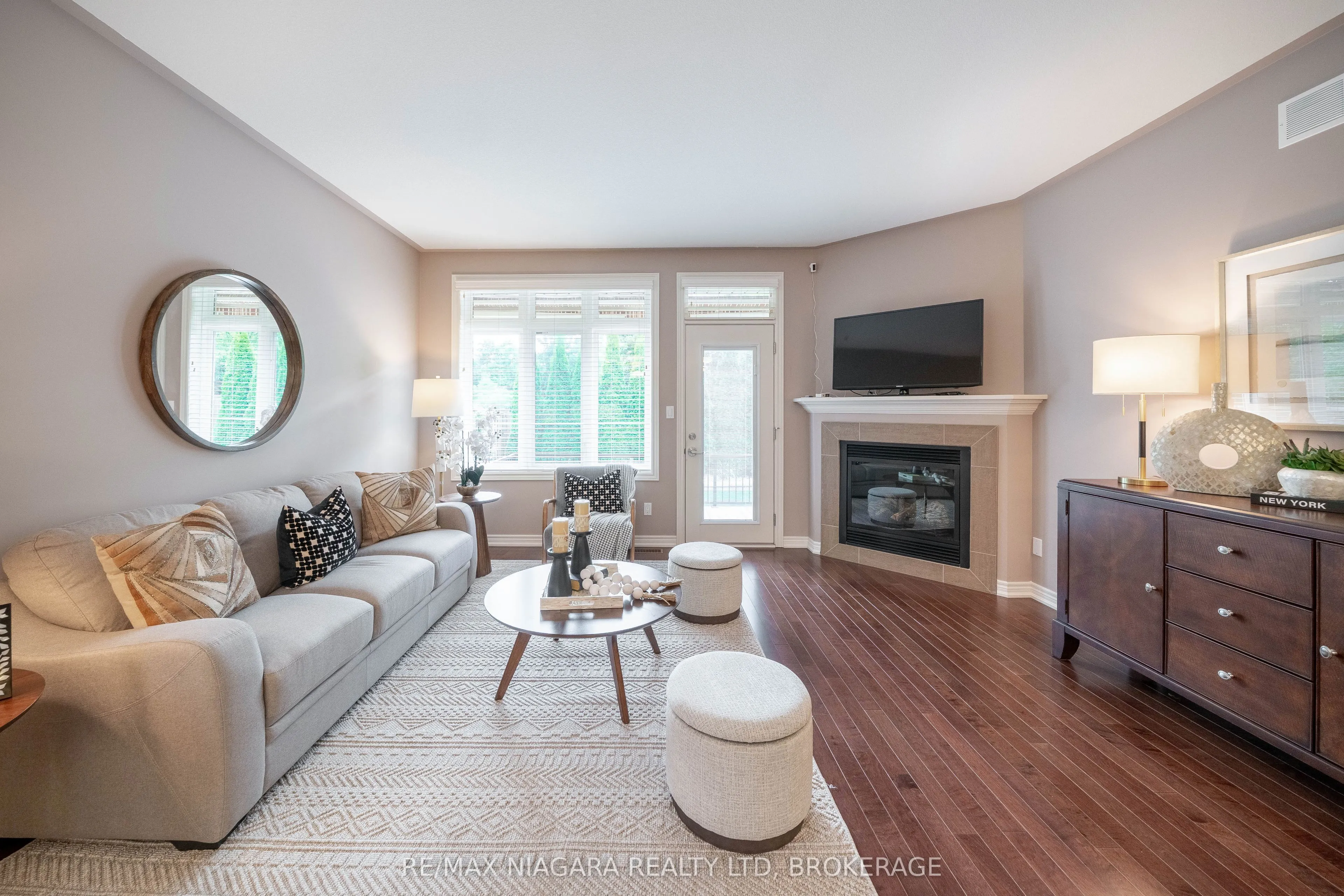 27 HICKORY Avenue