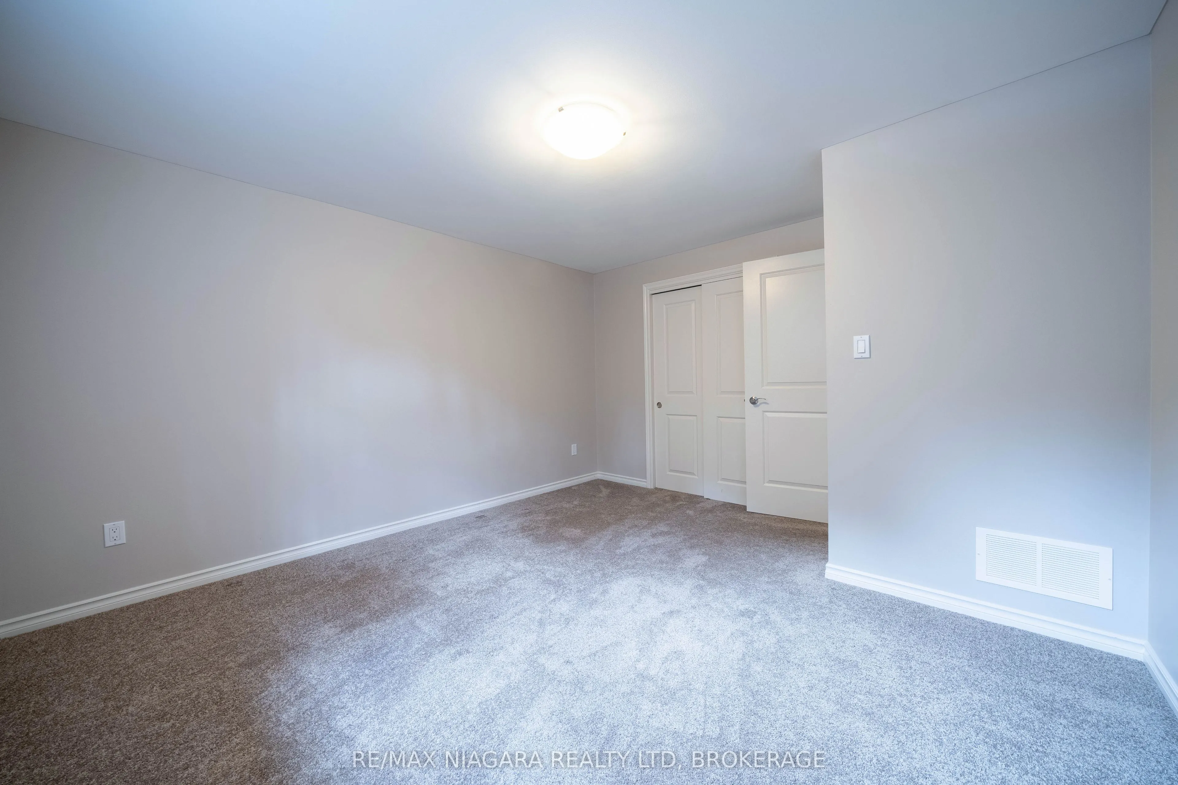 27 HICKORY Avenue