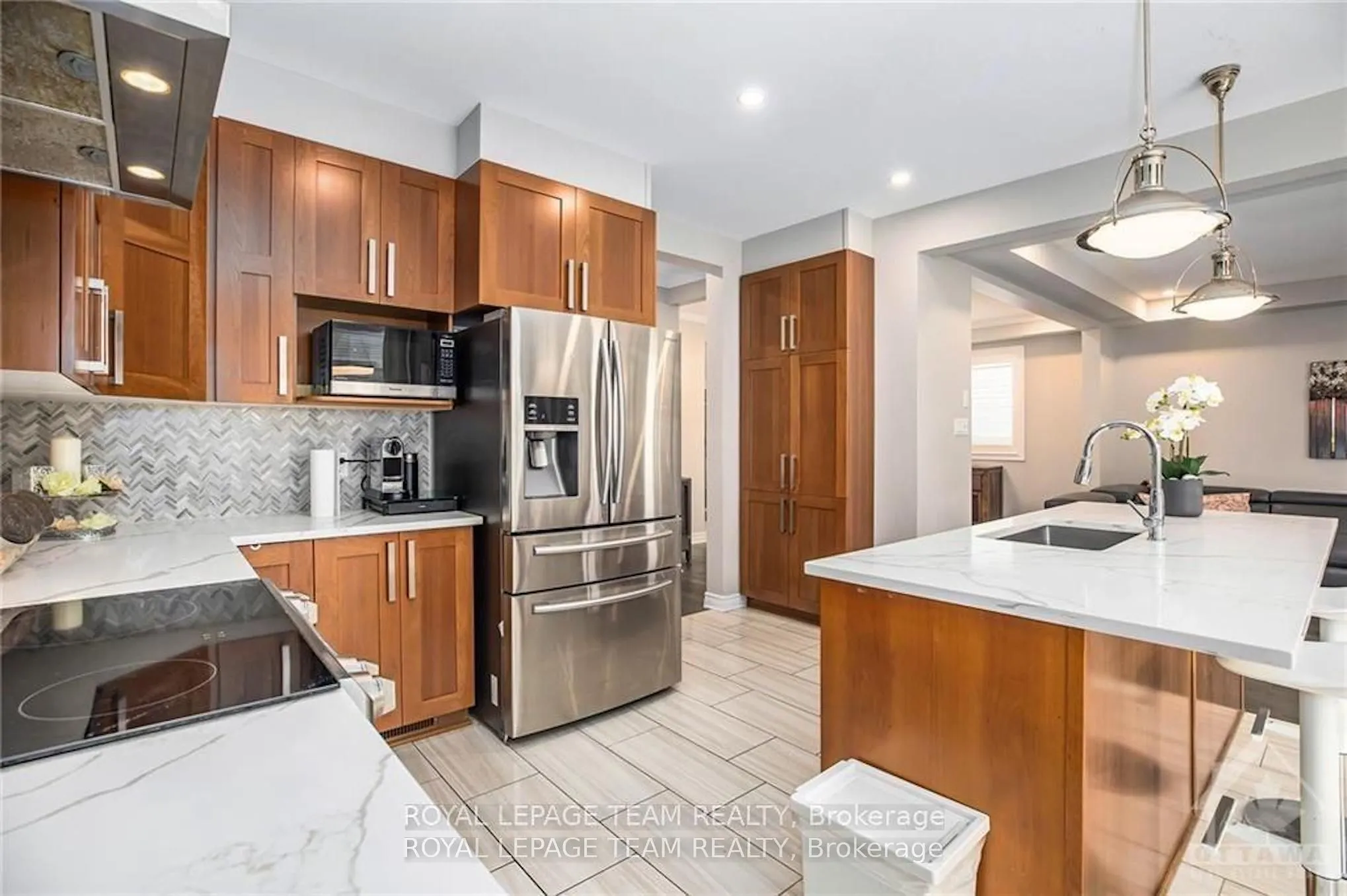 240 SADDLEBACK Crescent