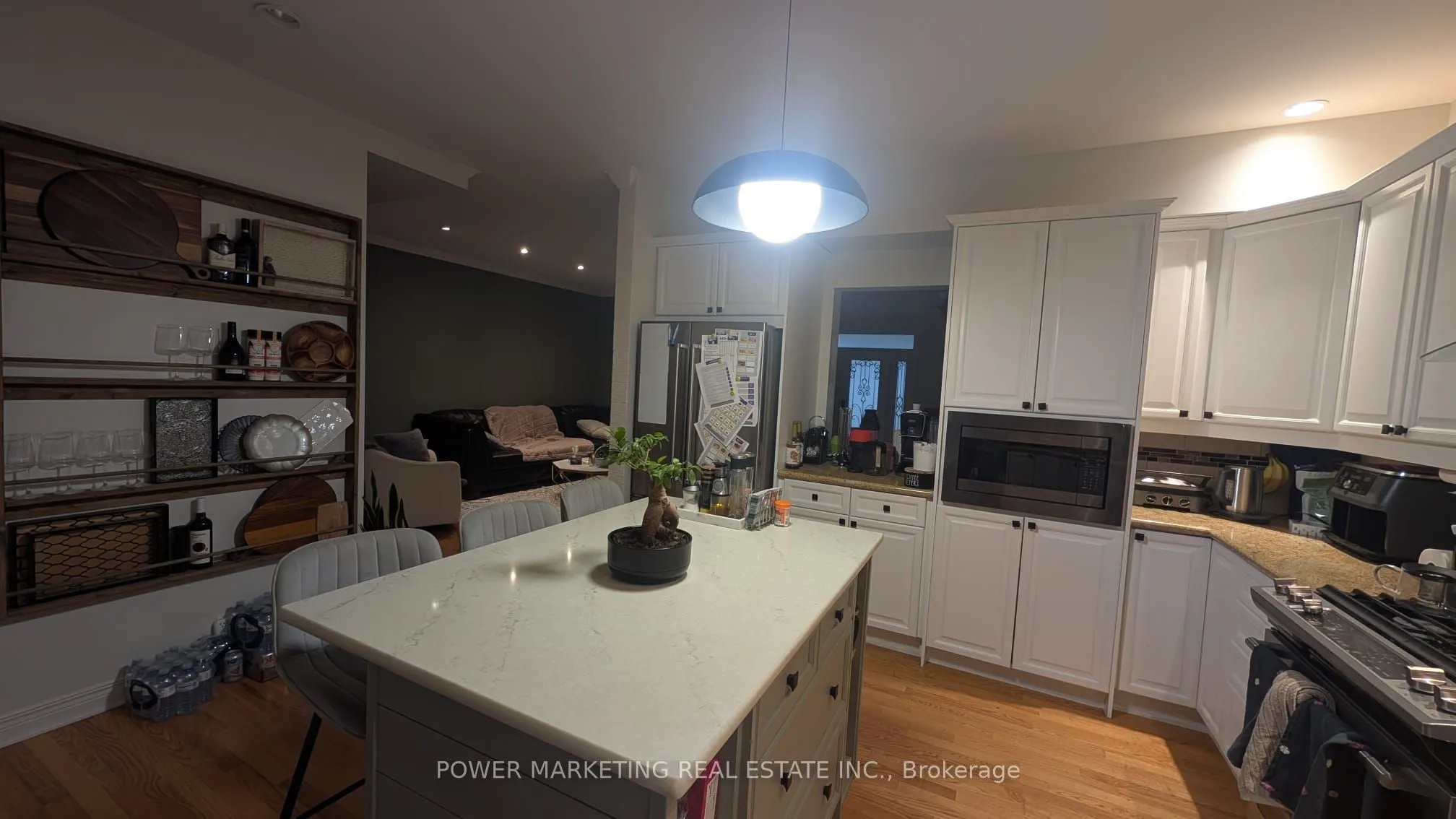 6 HOPETOWN Street
