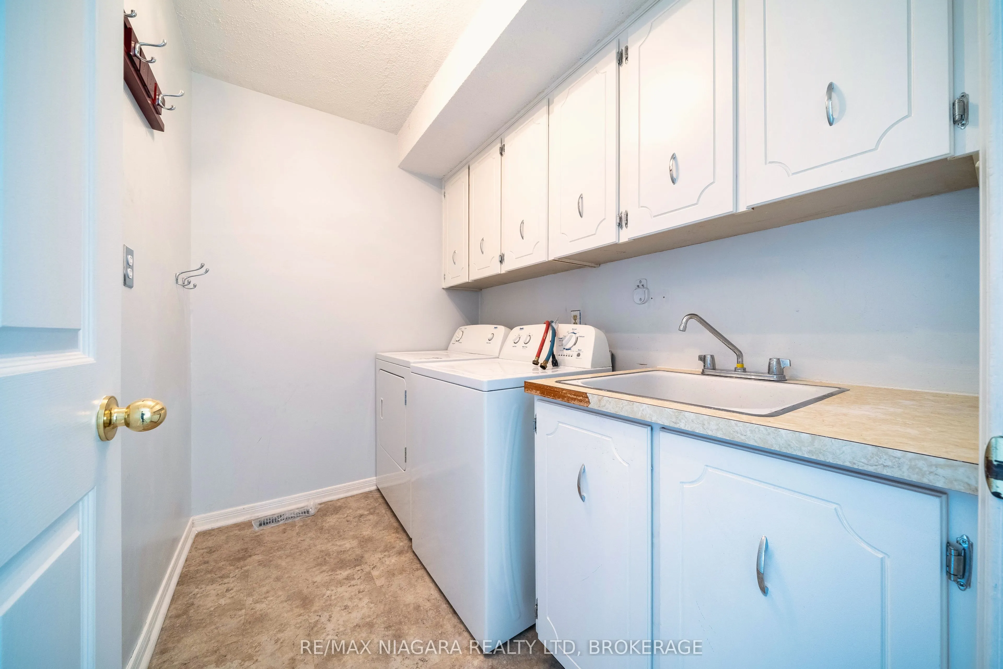 26 CRESTCOMBE Road