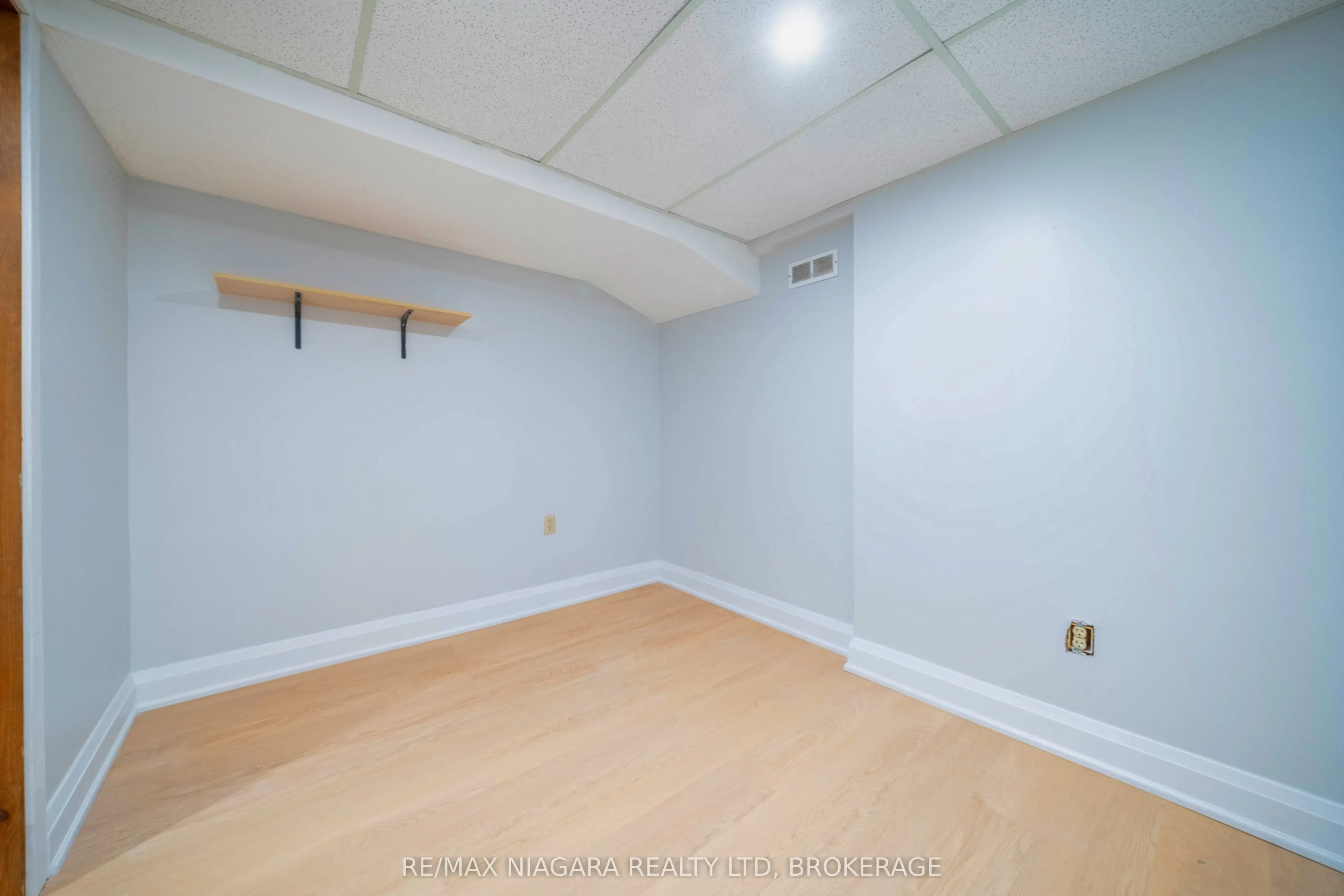 26 CRESTCOMBE Road