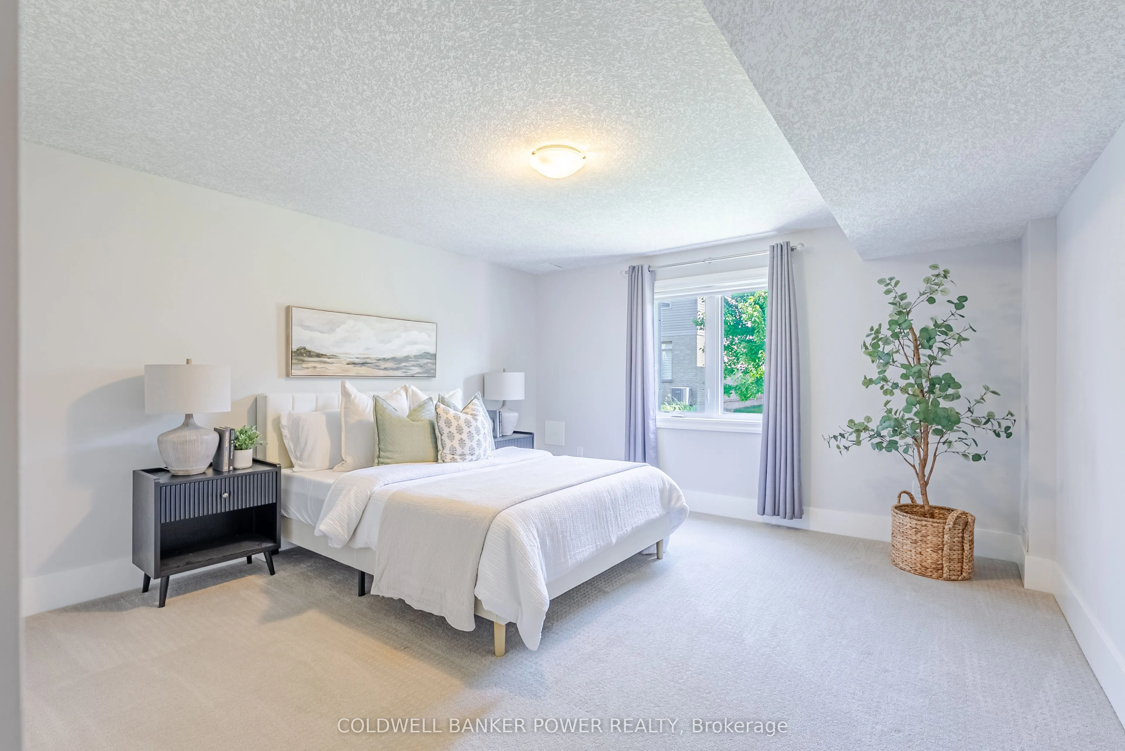 2081 Wallingford Avenue, #18