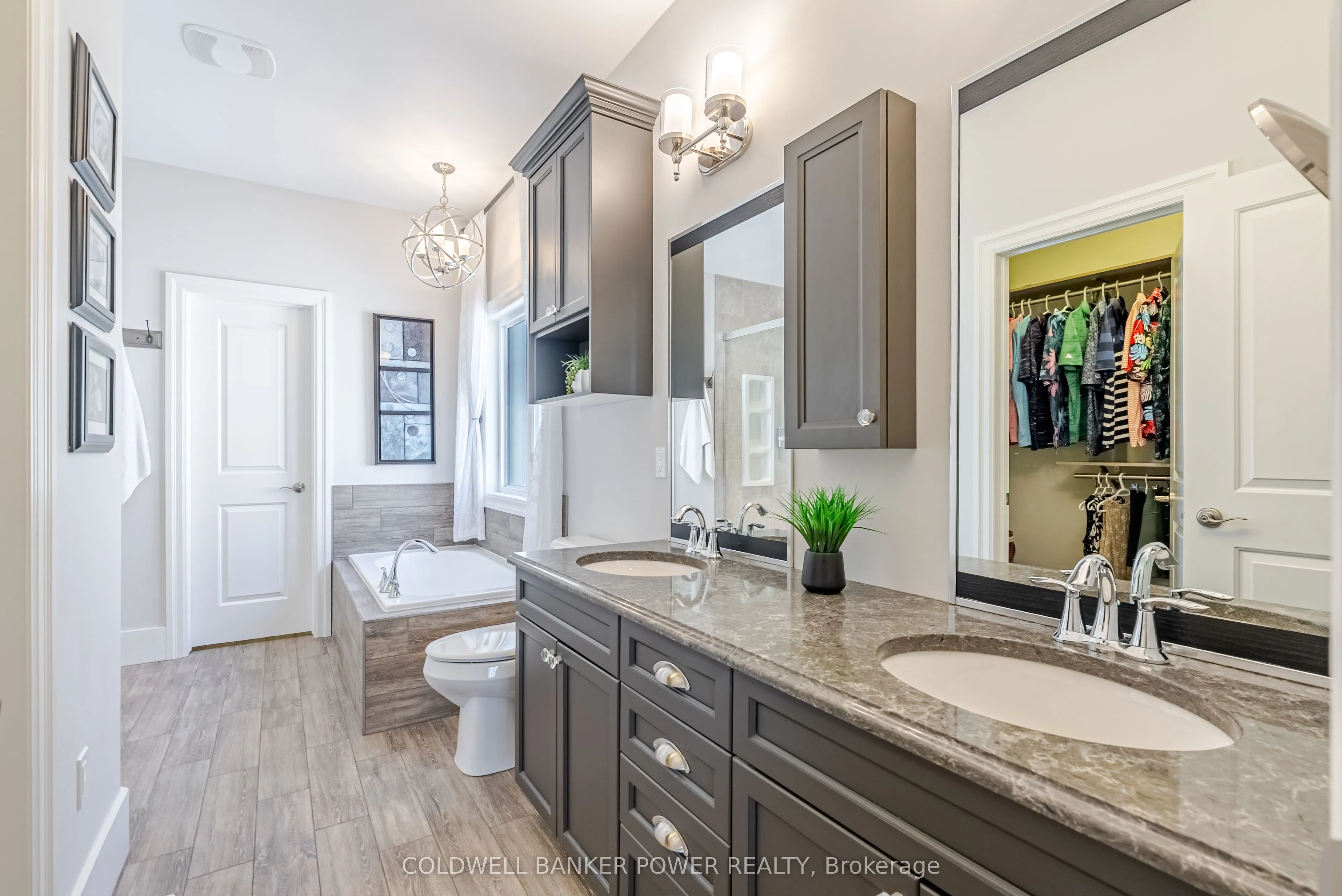 2081 Wallingford Avenue, #18