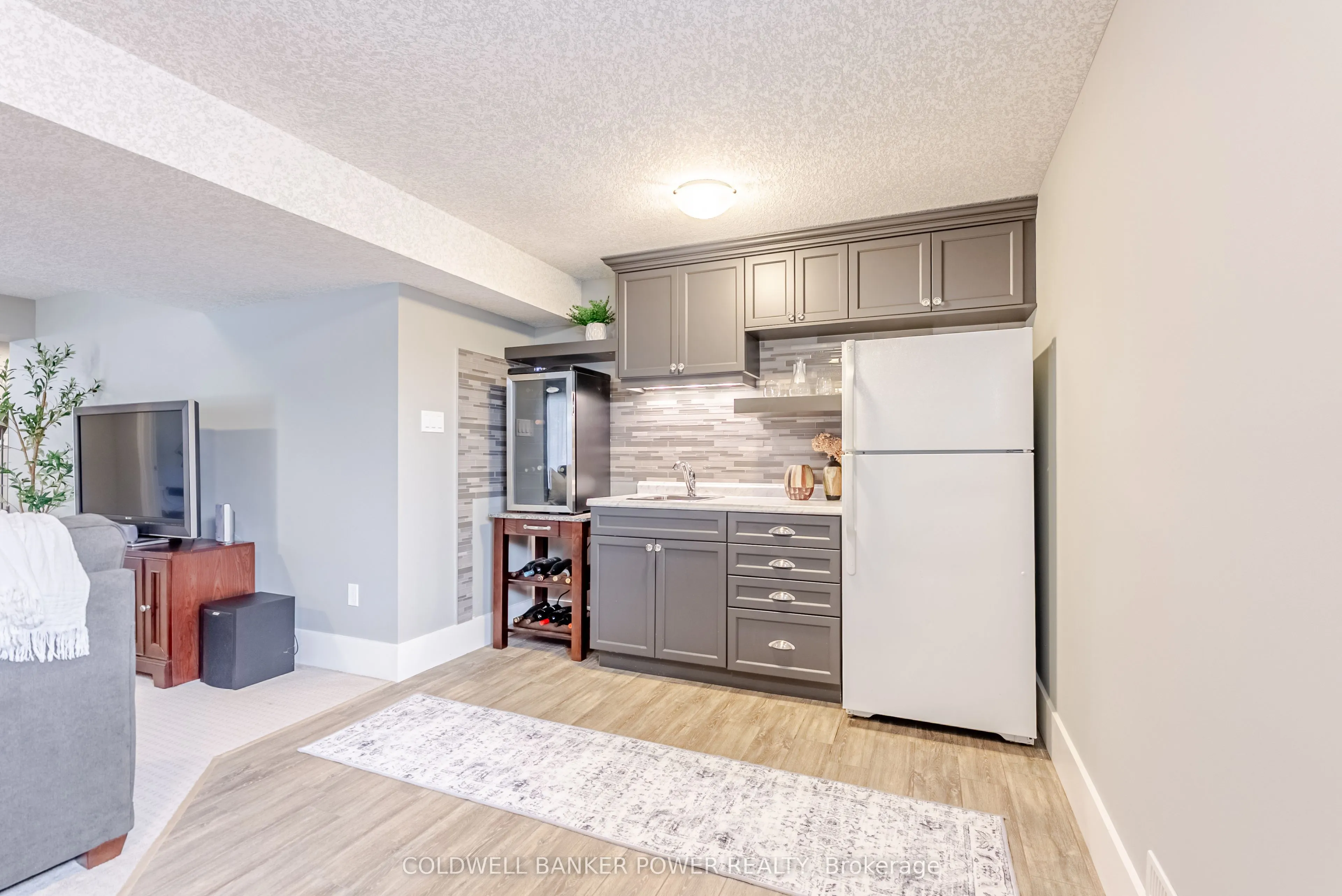 2081 Wallingford Avenue, #18