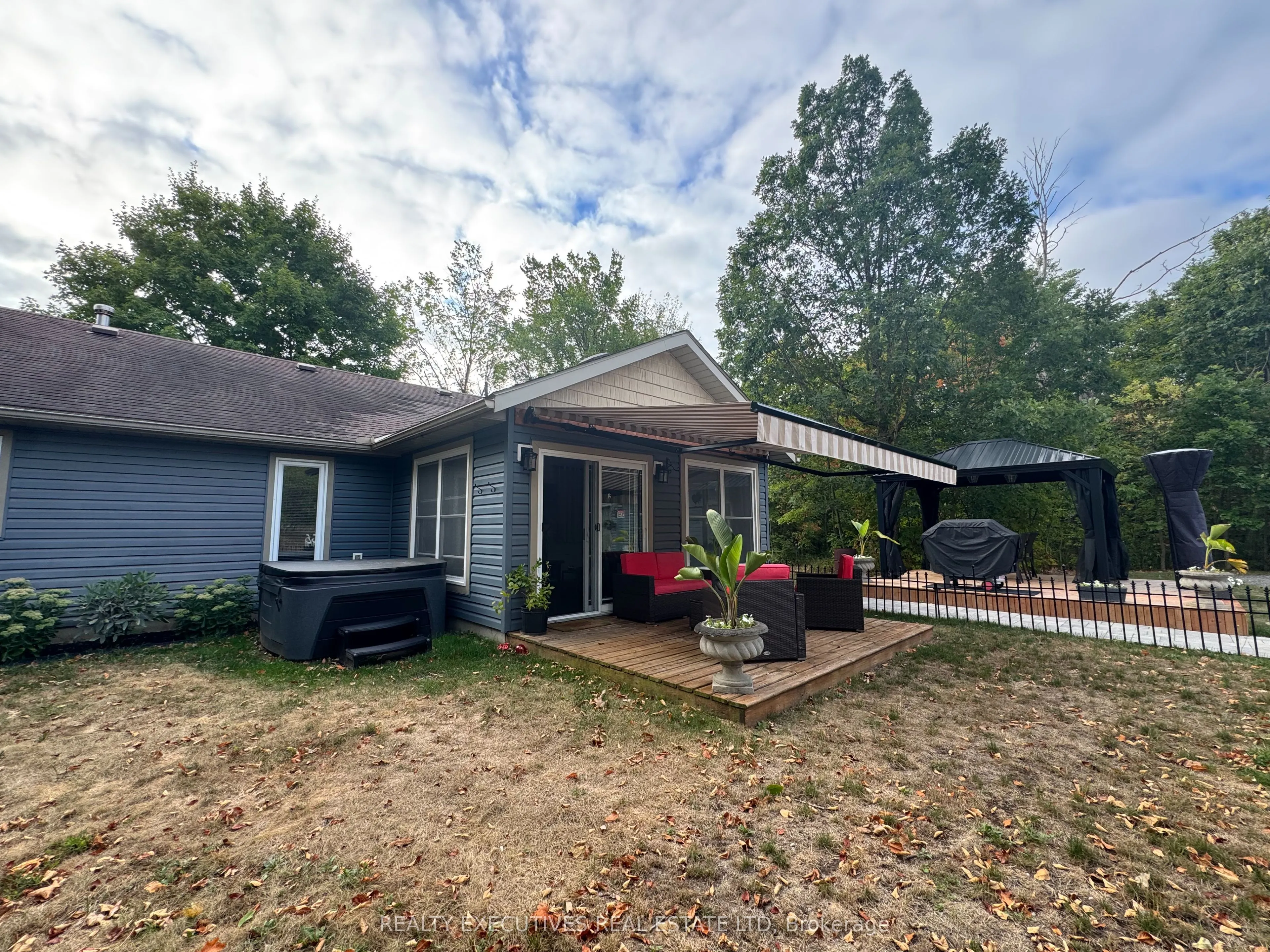 836 Narrow Locks Road NW