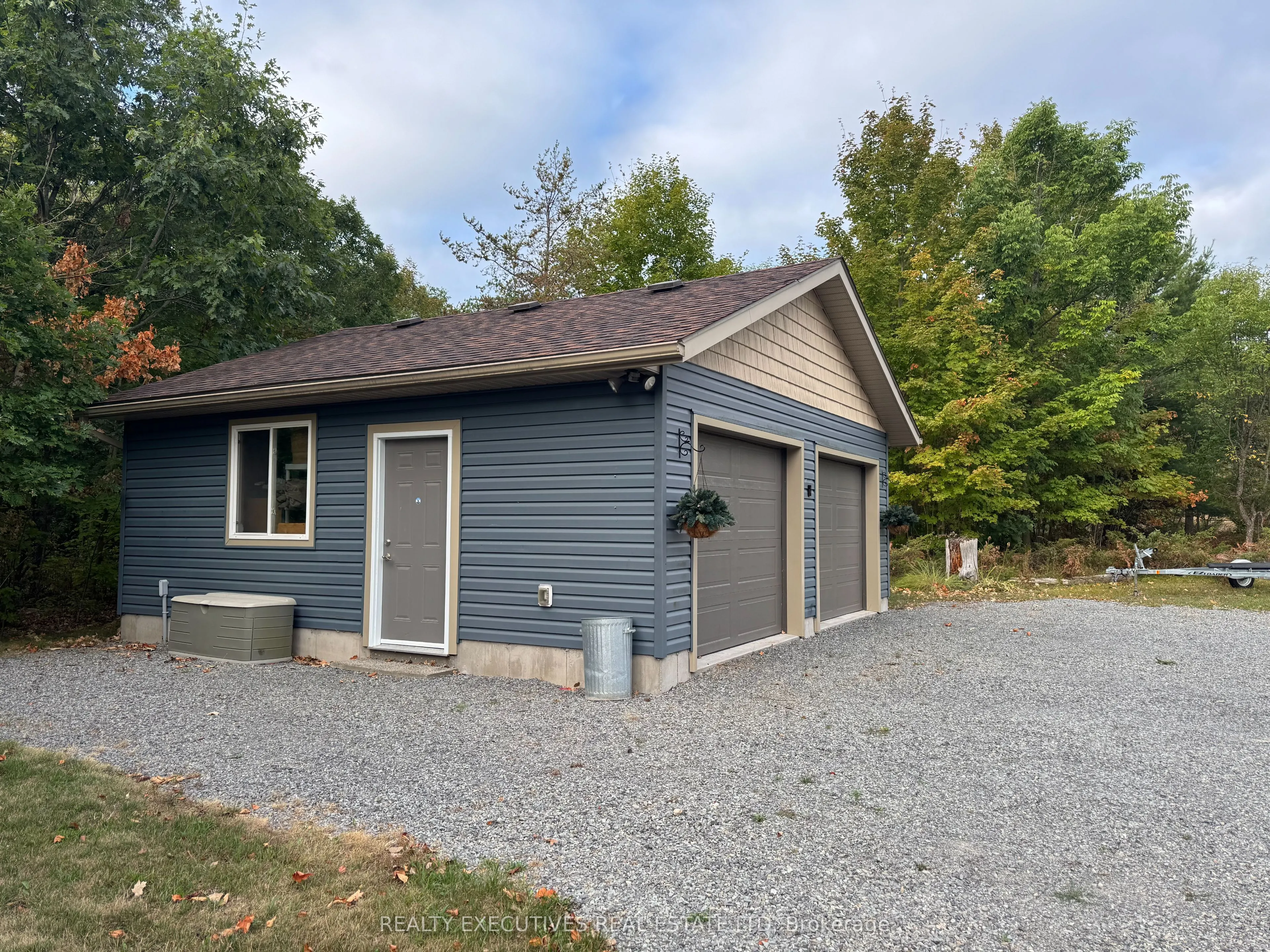 836 Narrow Locks Road NW