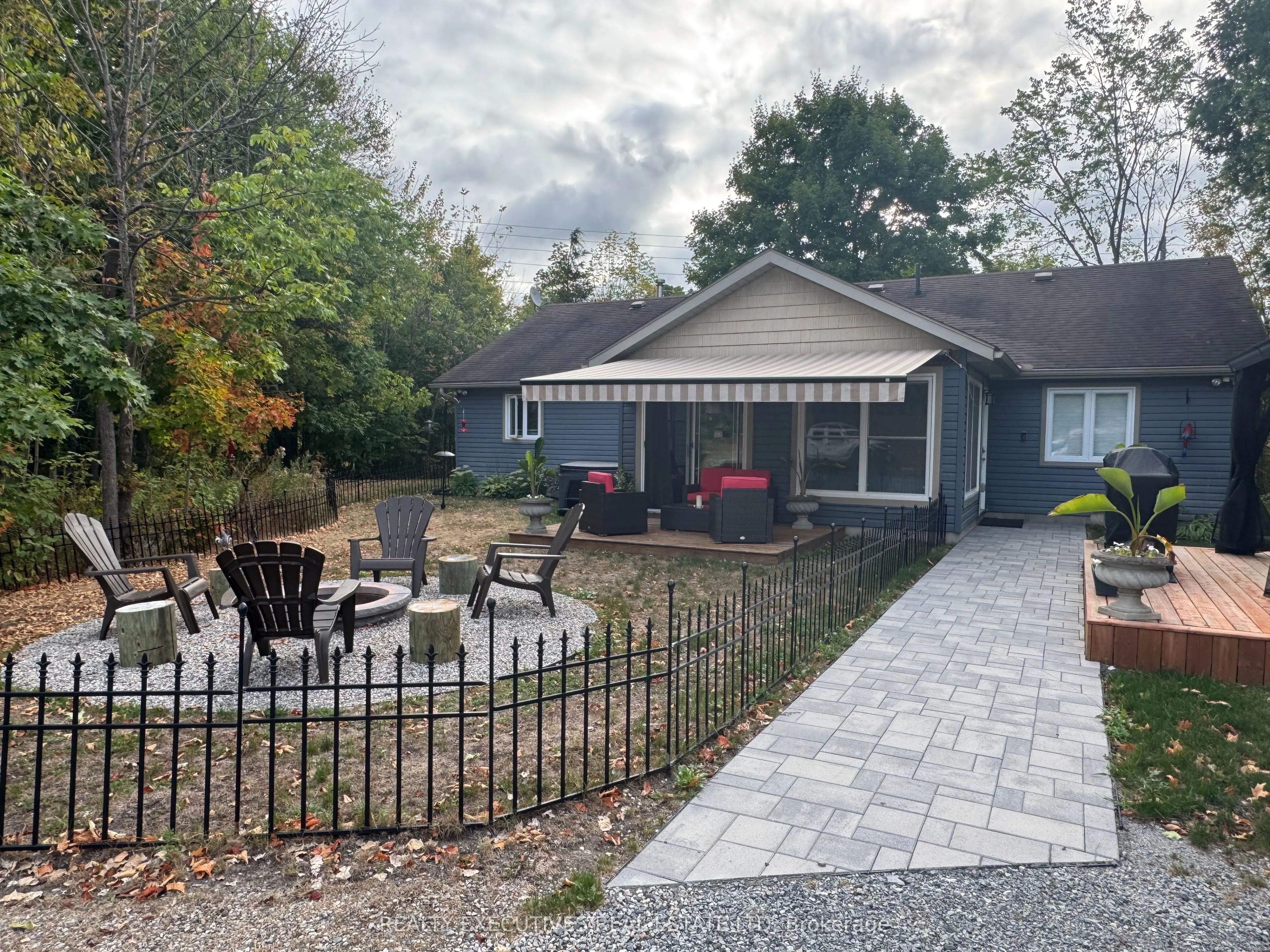 836 Narrow Locks Road NW