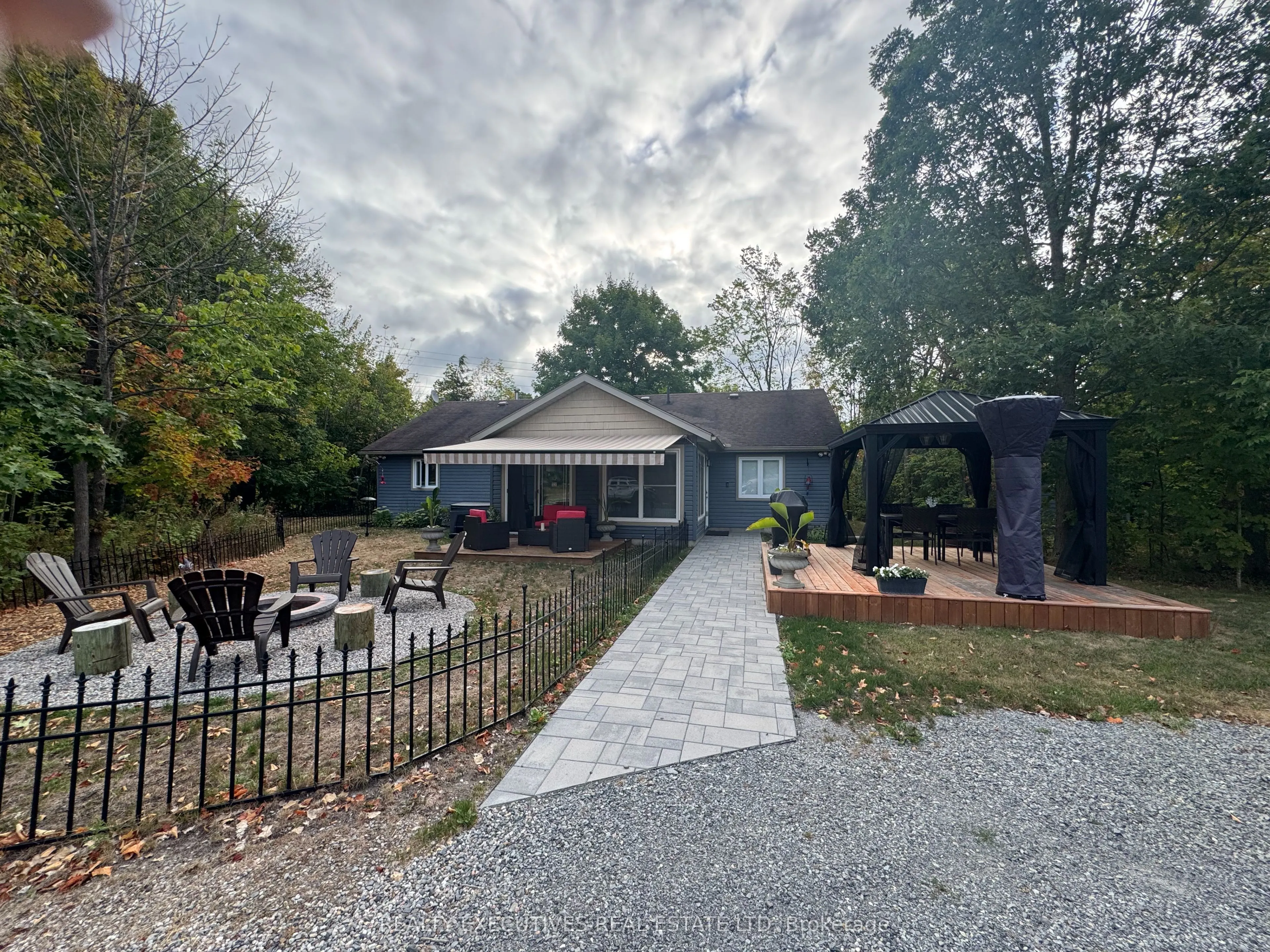 836 Narrow Locks Road NW