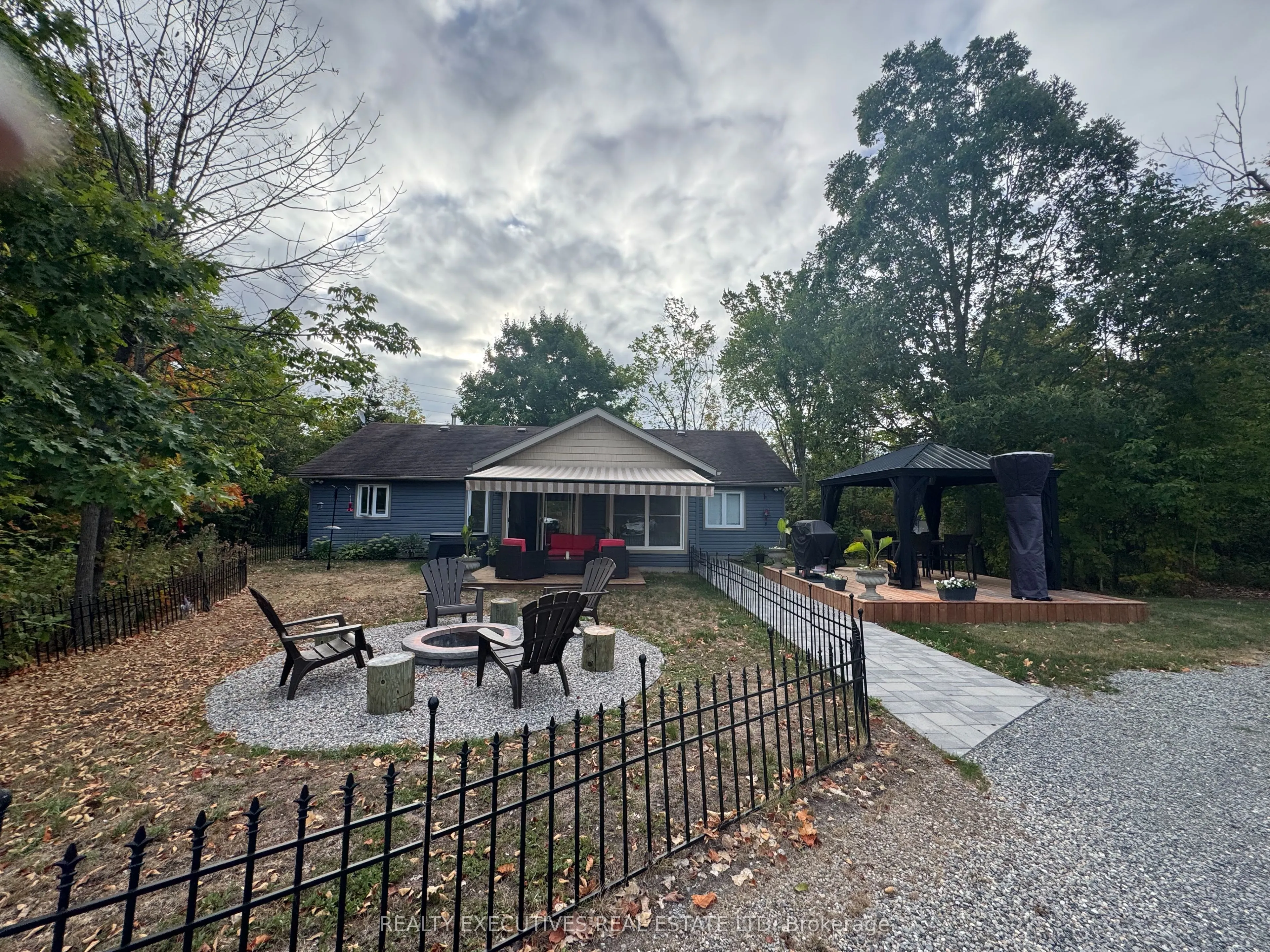 836 Narrow Locks Road NW