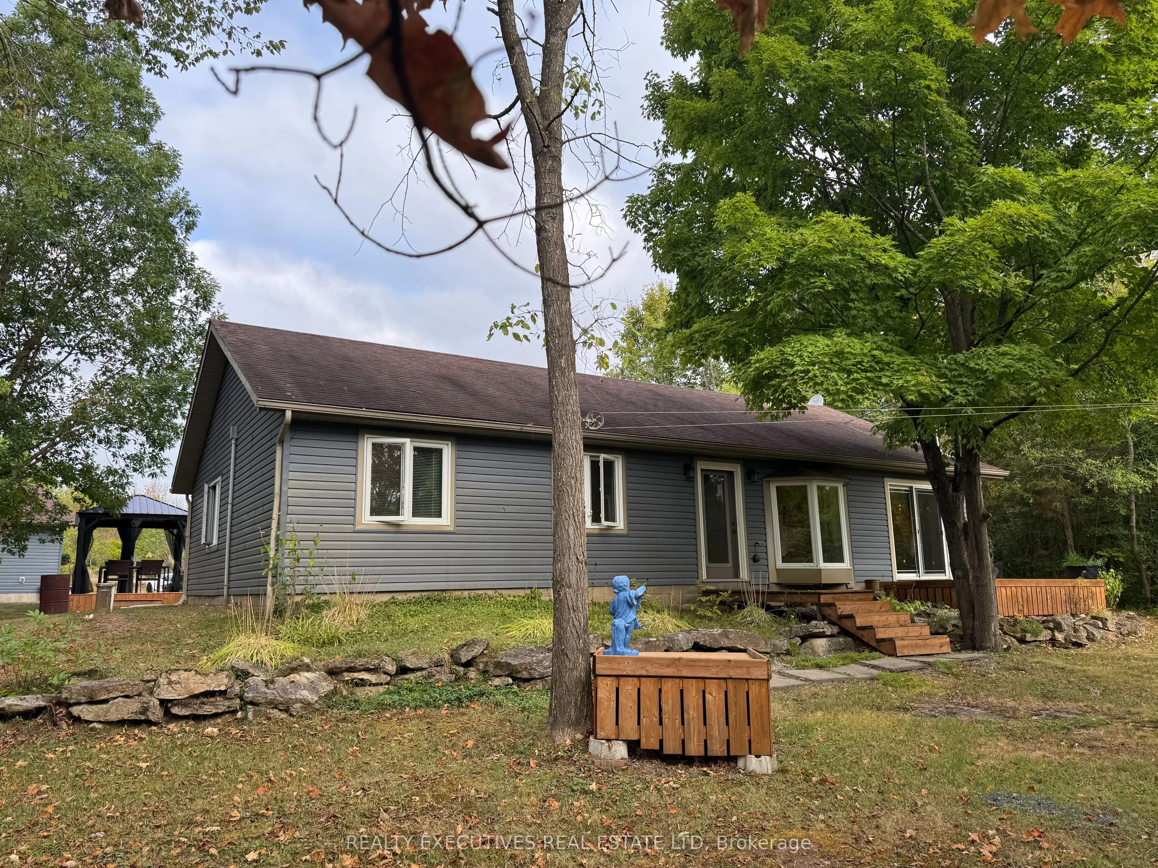836 Narrow Locks Road NW