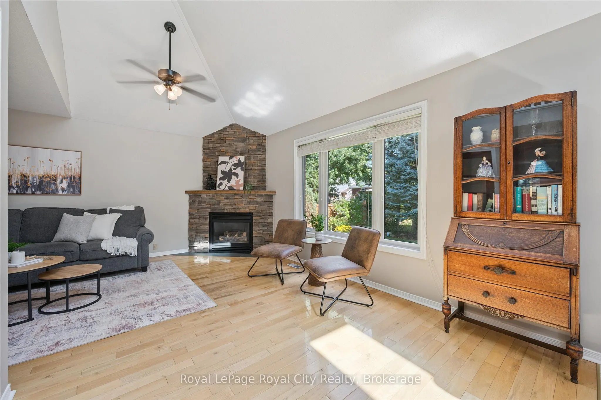 27 Oakridge Crescent