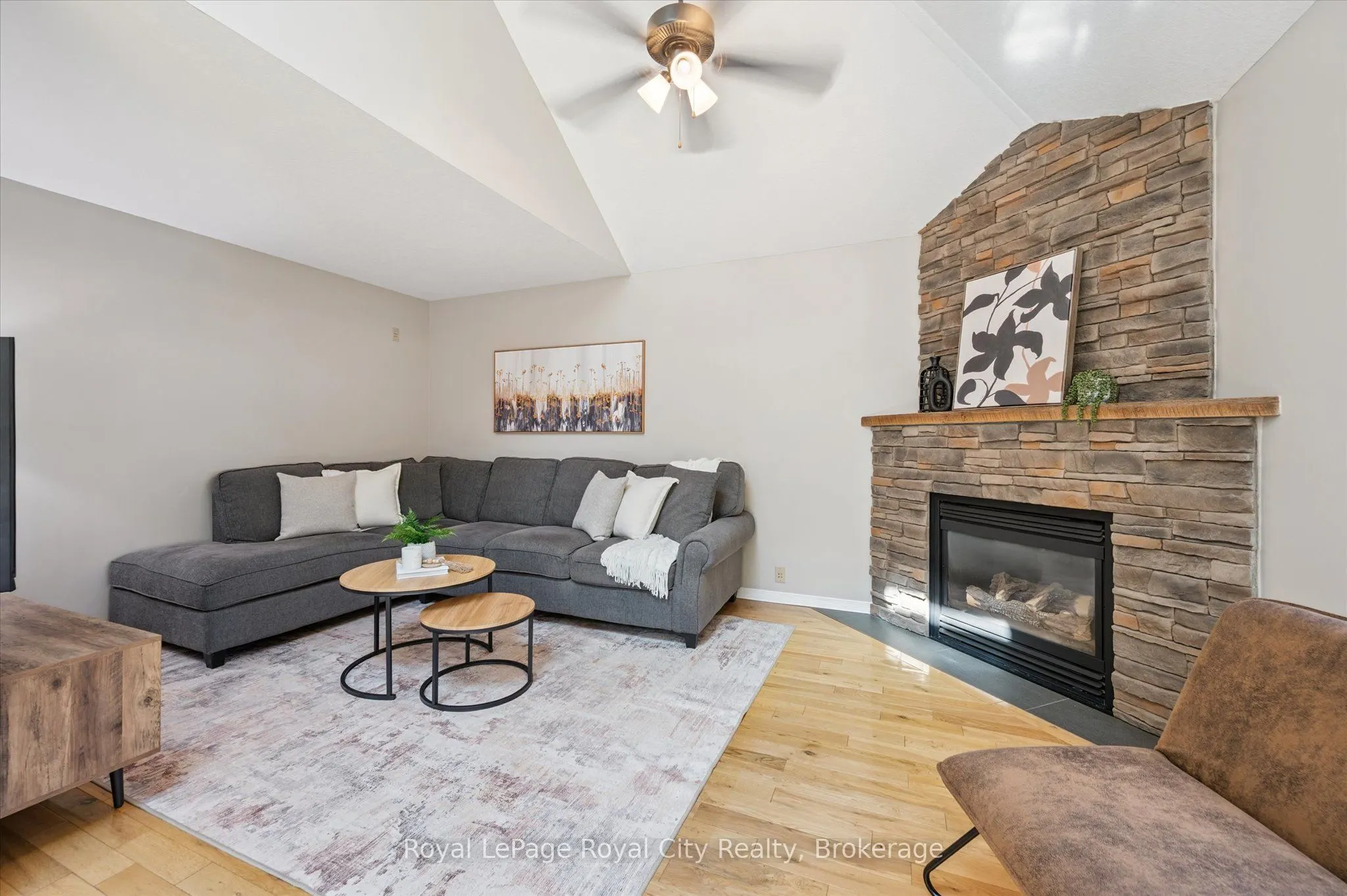 27 Oakridge Crescent