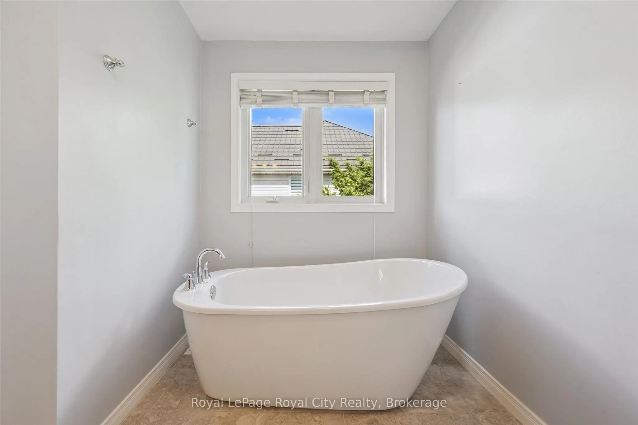 27 Oakridge Crescent