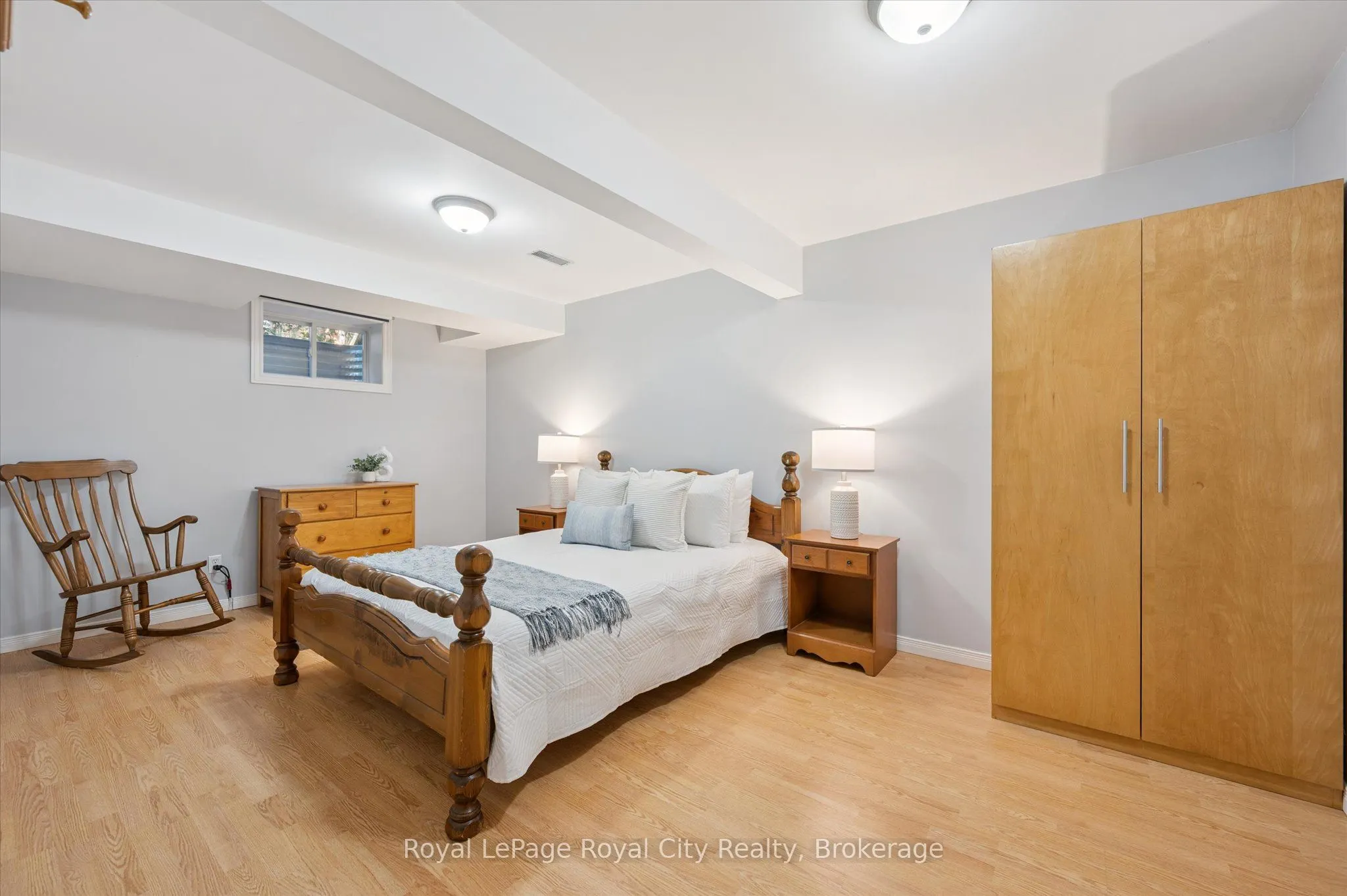 27 Oakridge Crescent