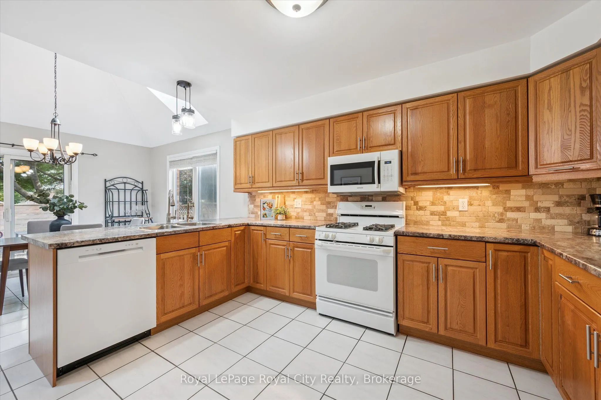 27 Oakridge Crescent