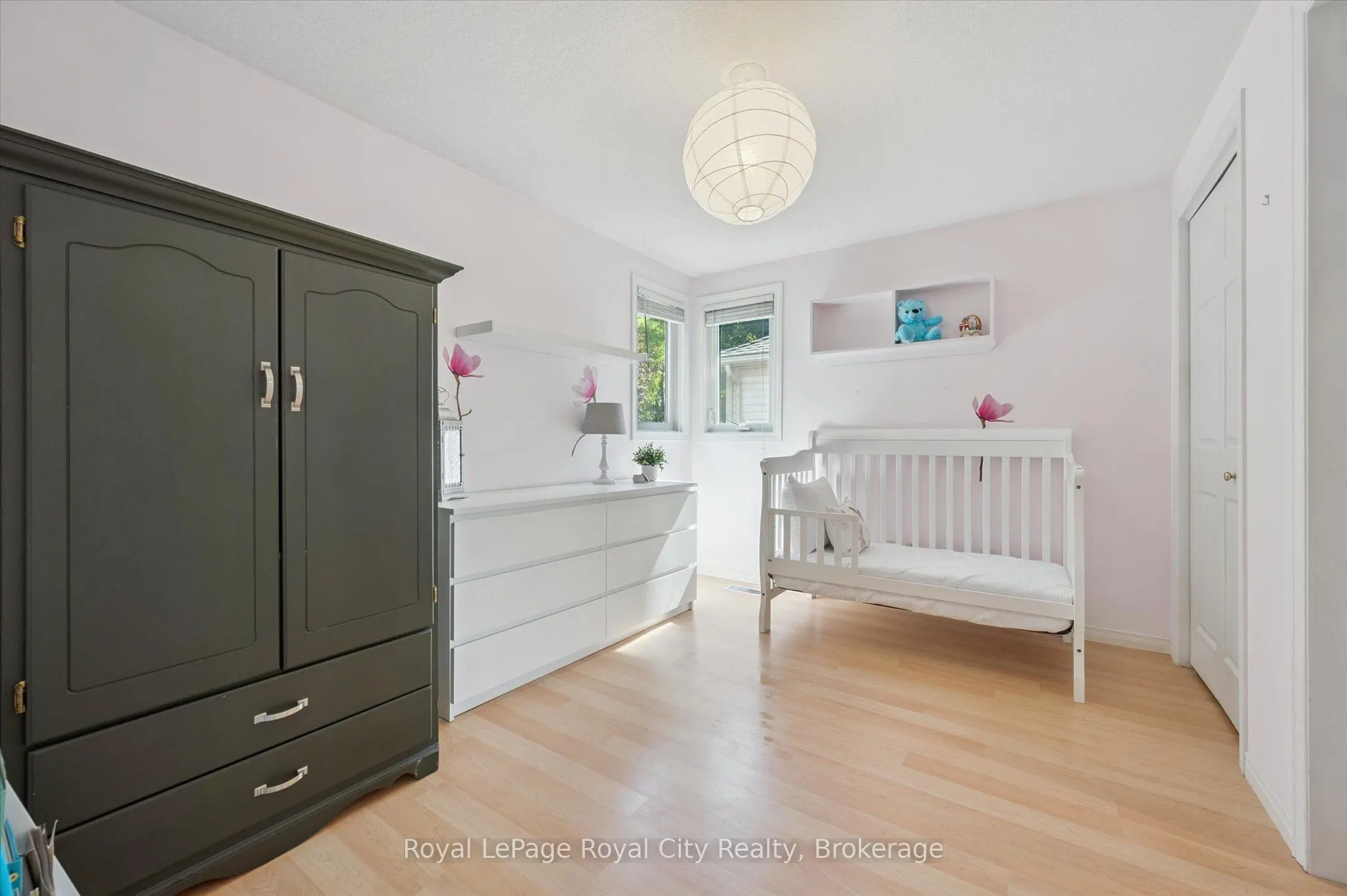 27 Oakridge Crescent
