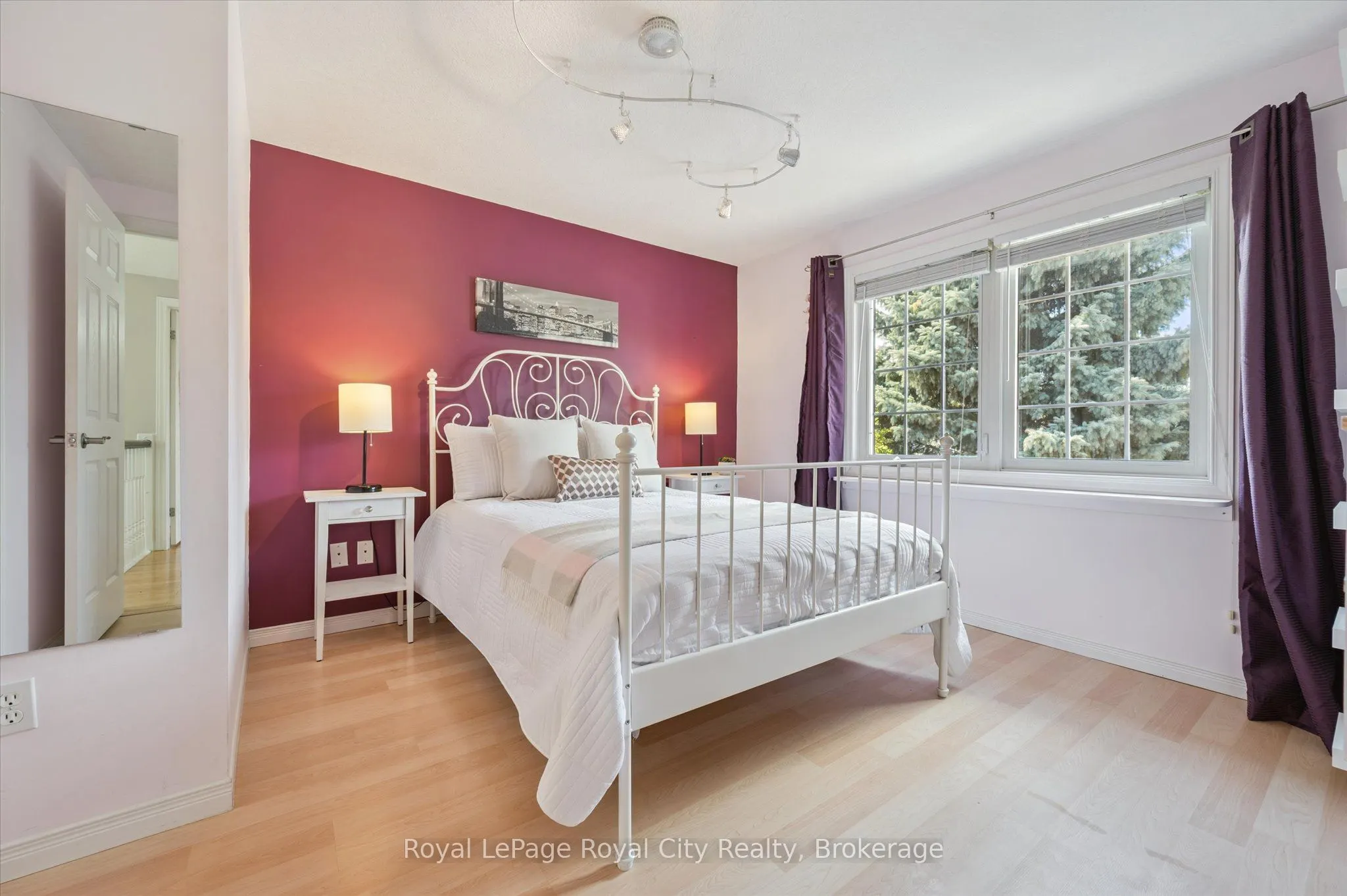 27 Oakridge Crescent