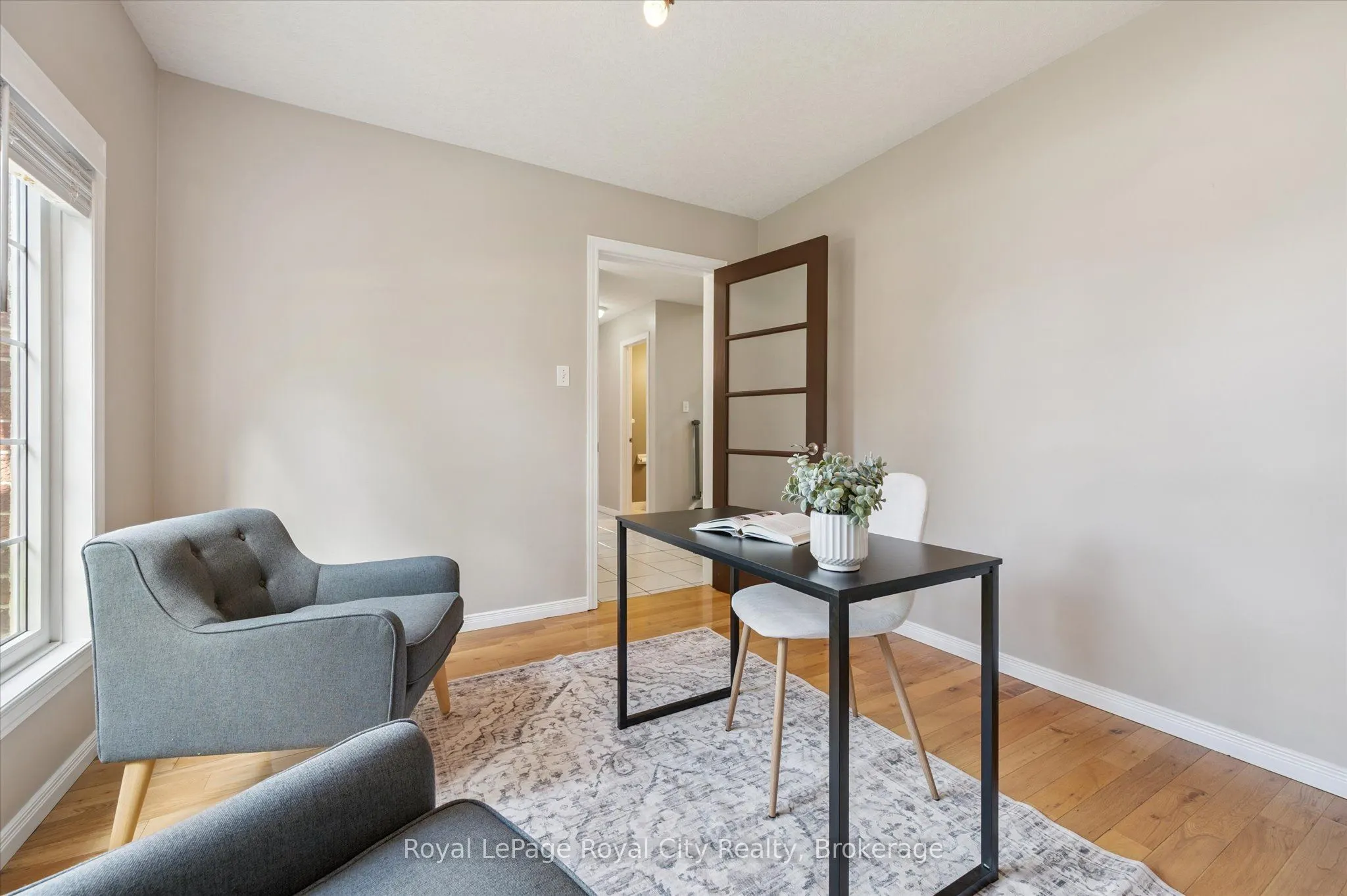 27 Oakridge Crescent