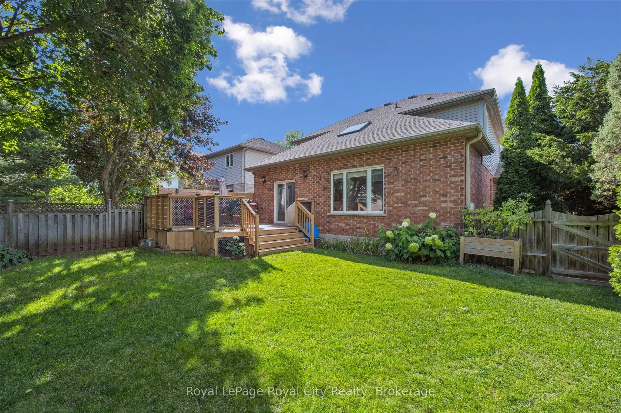 27 Oakridge Crescent