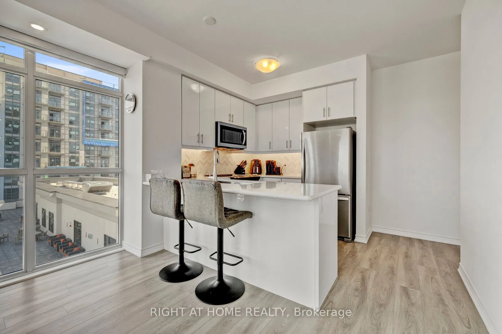 450 Dundas Street E