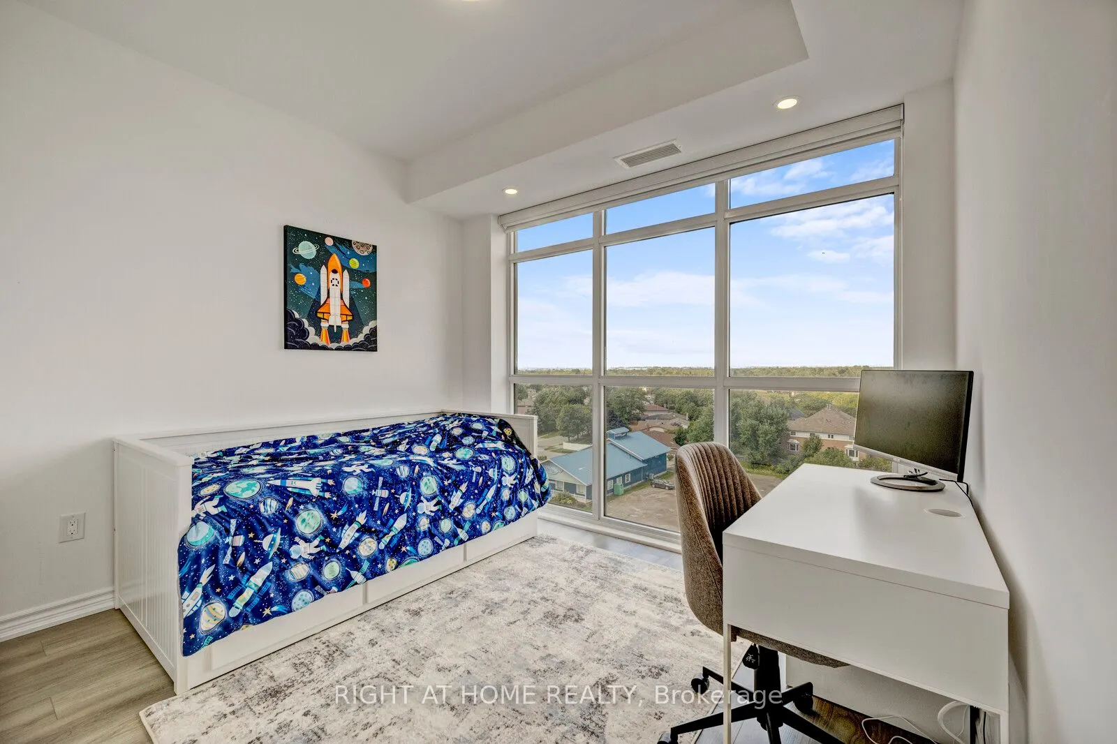 450 Dundas Street E