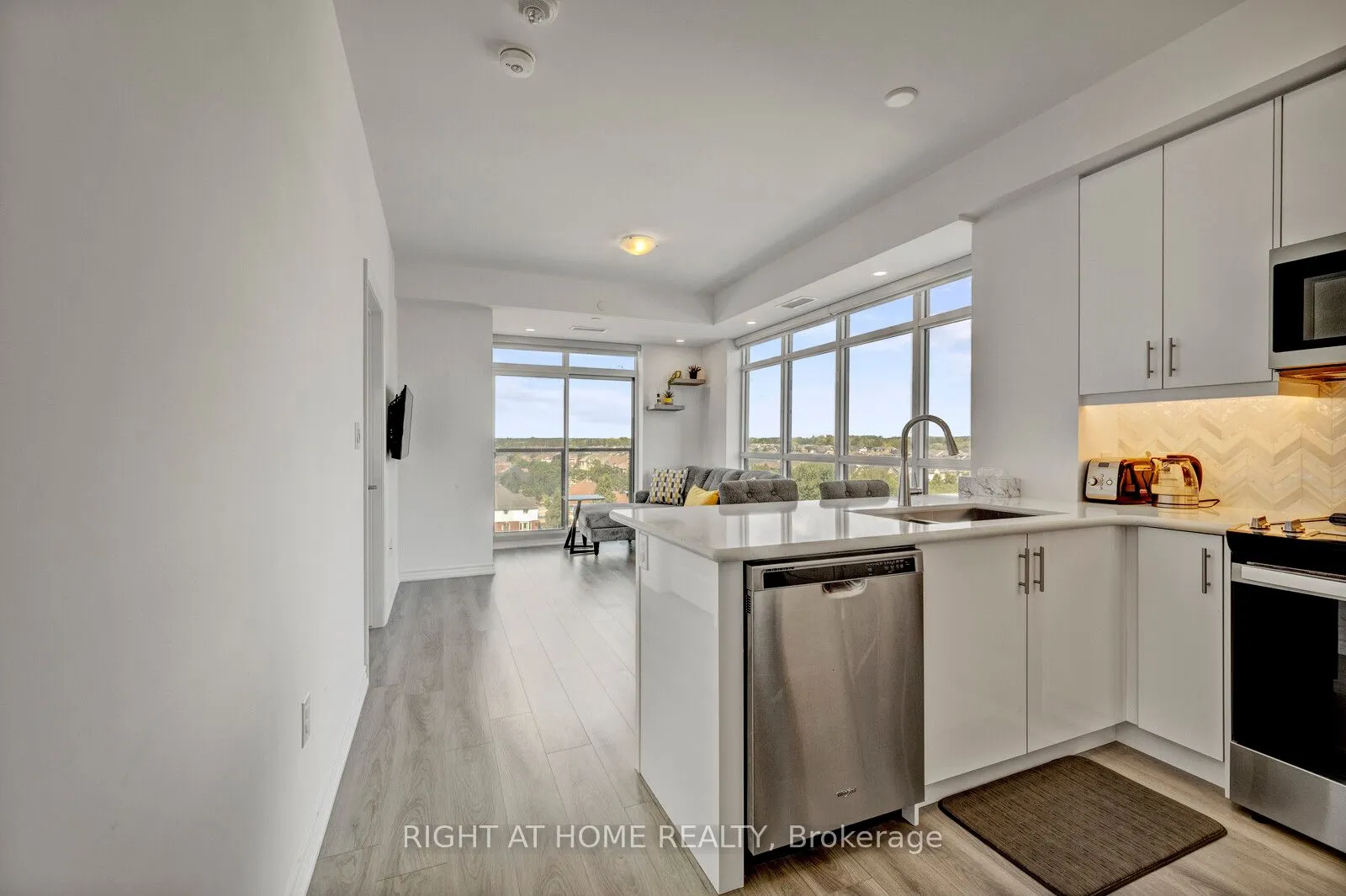 450 Dundas Street E