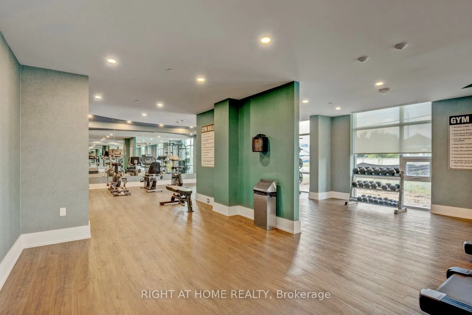 450 Dundas Street E