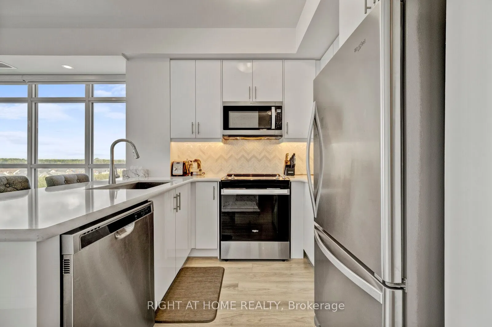 450 Dundas Street E