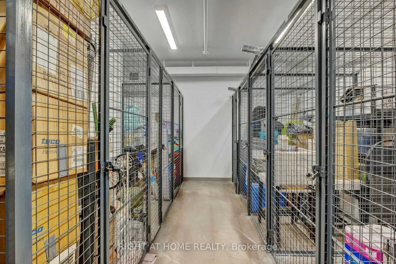 450 Dundas Street E