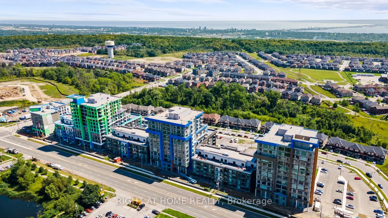 450 Dundas Street E