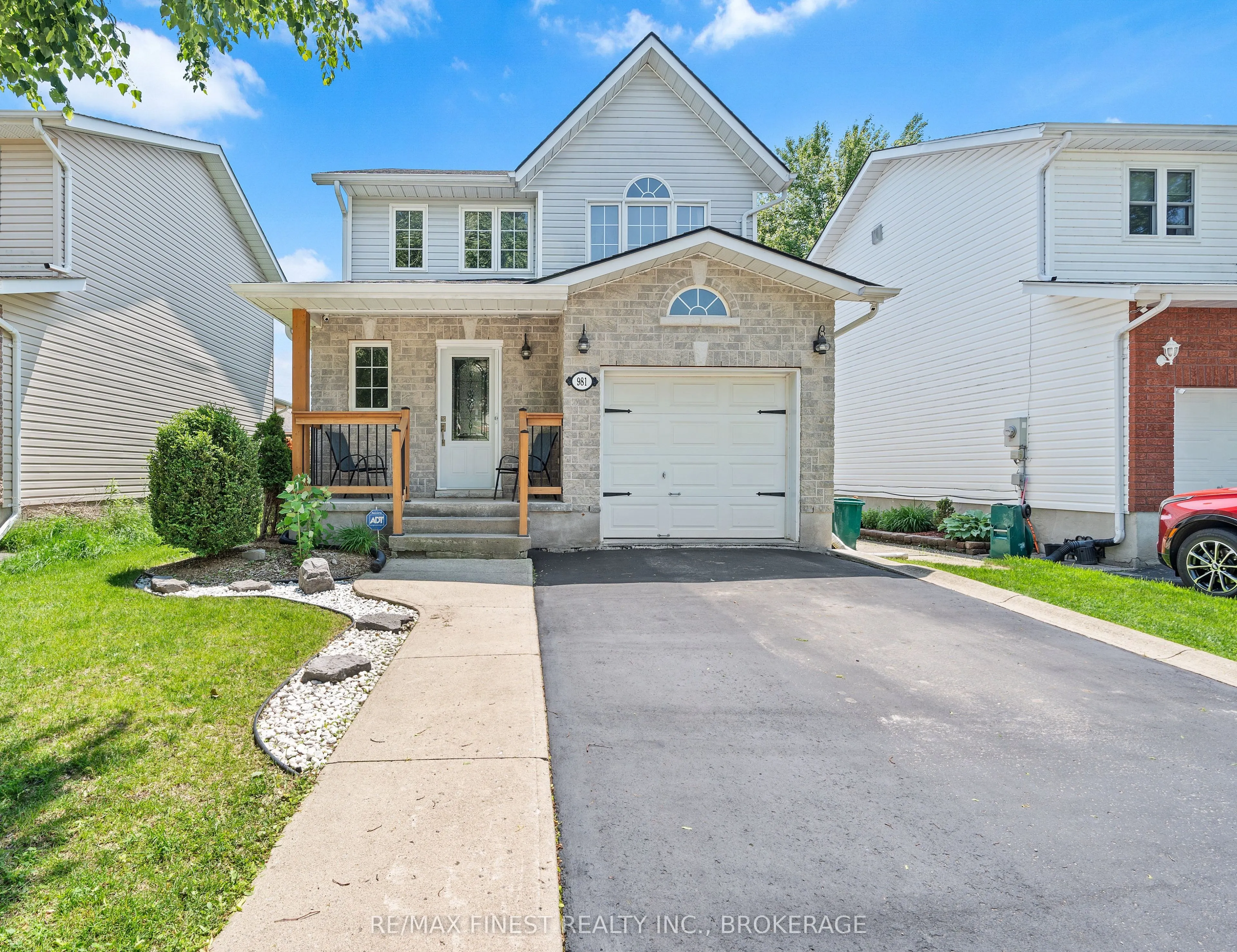 981 Rainbow Crescent