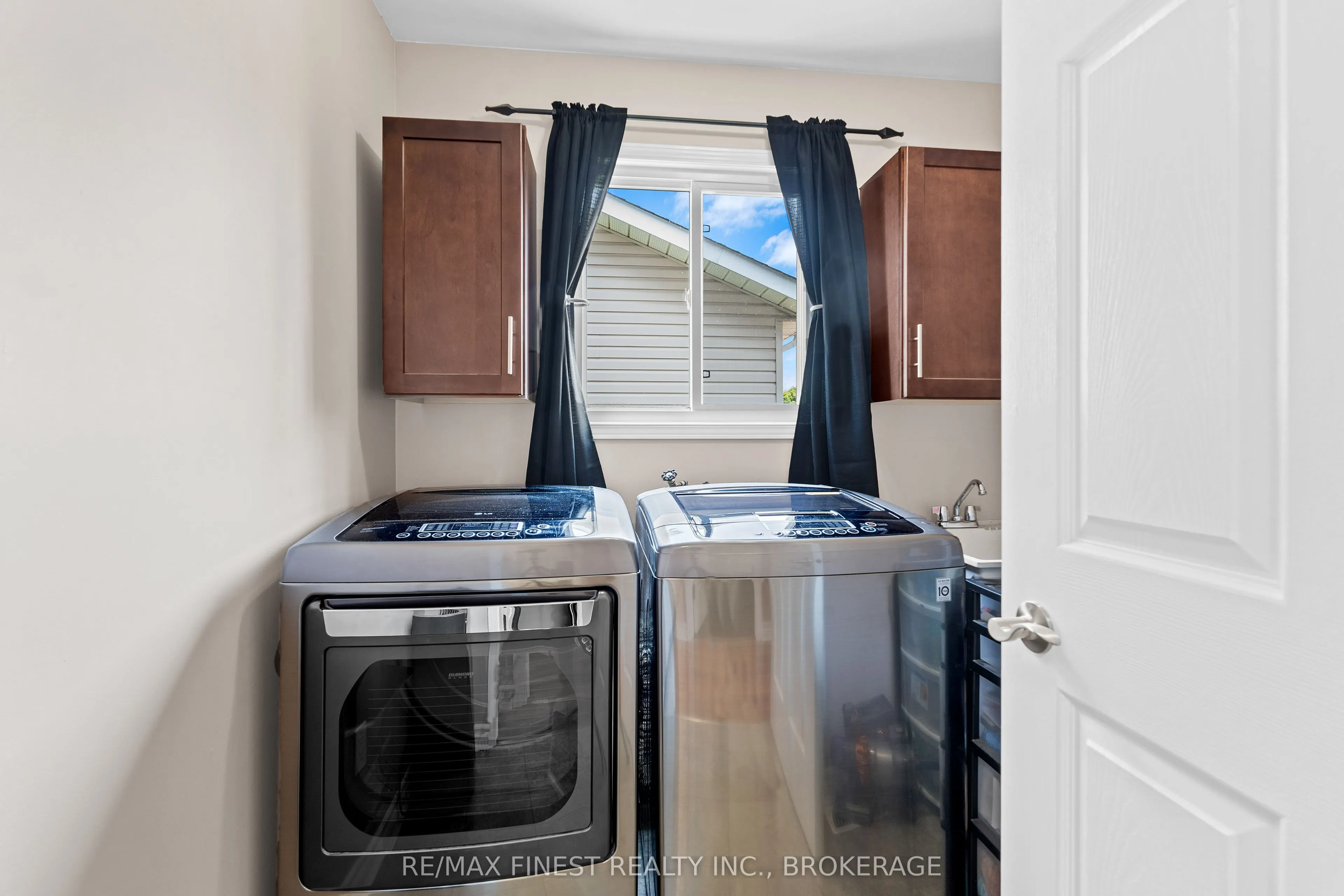 981 Rainbow Crescent
