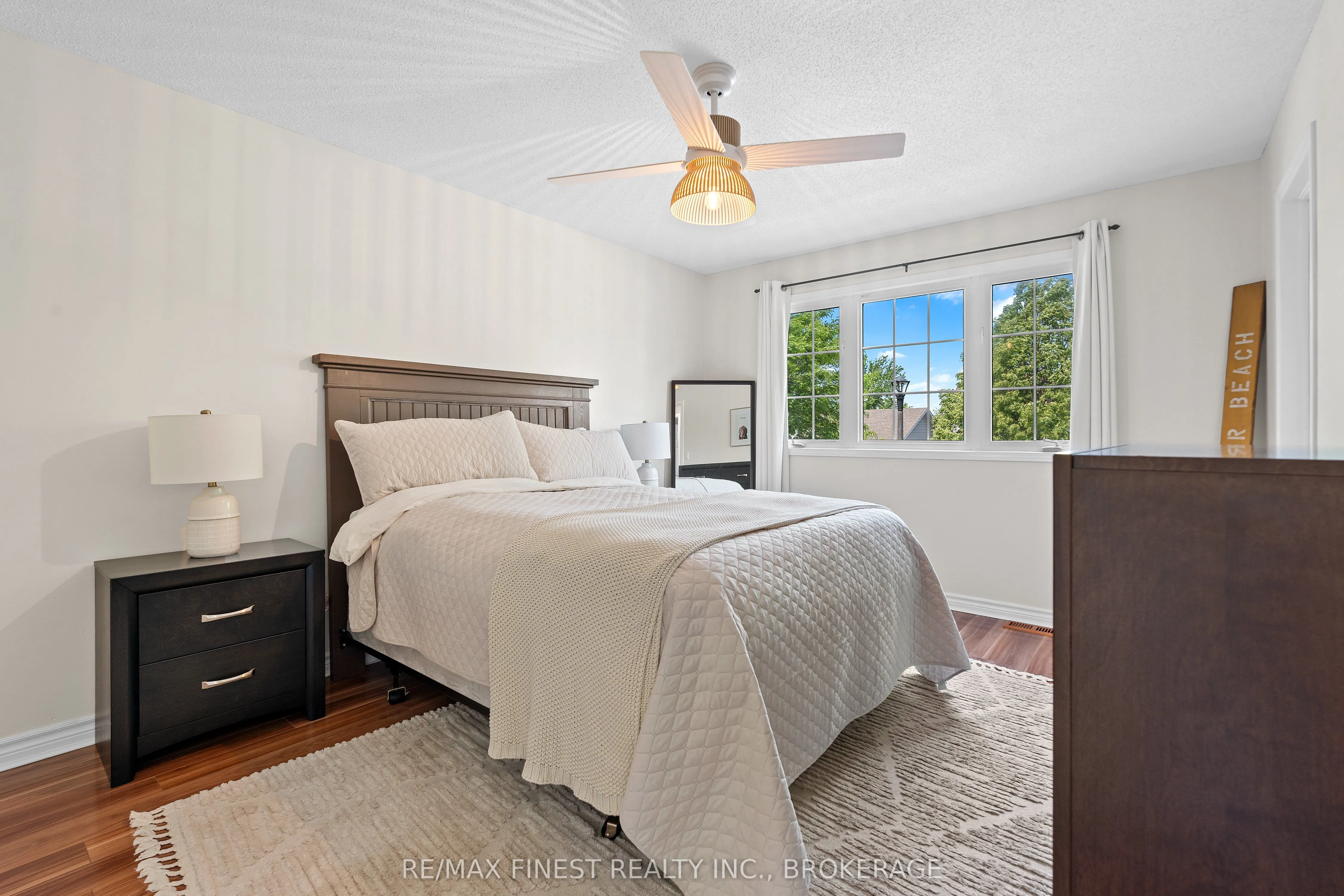 981 Rainbow Crescent