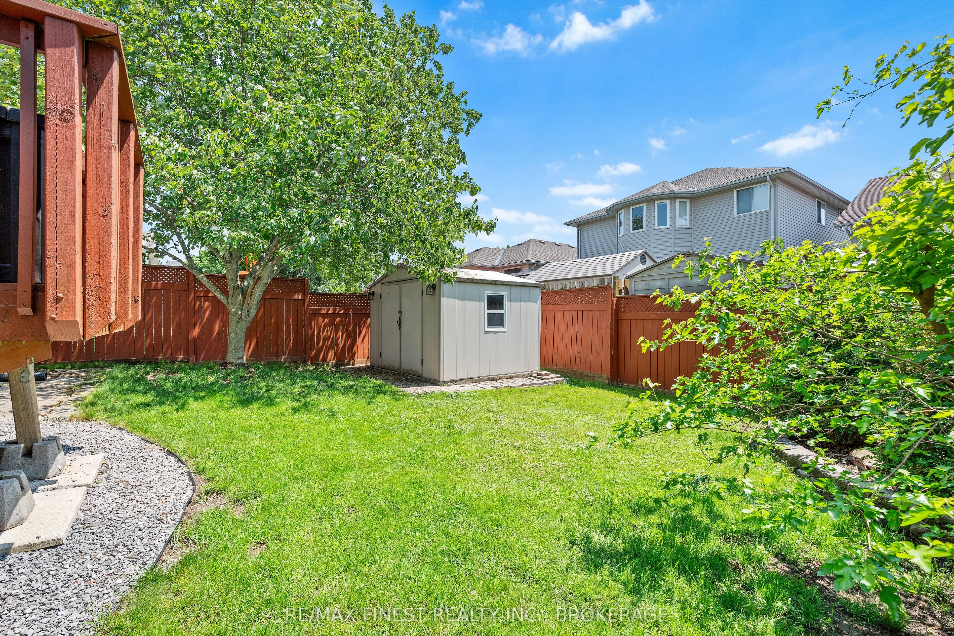 981 Rainbow Crescent