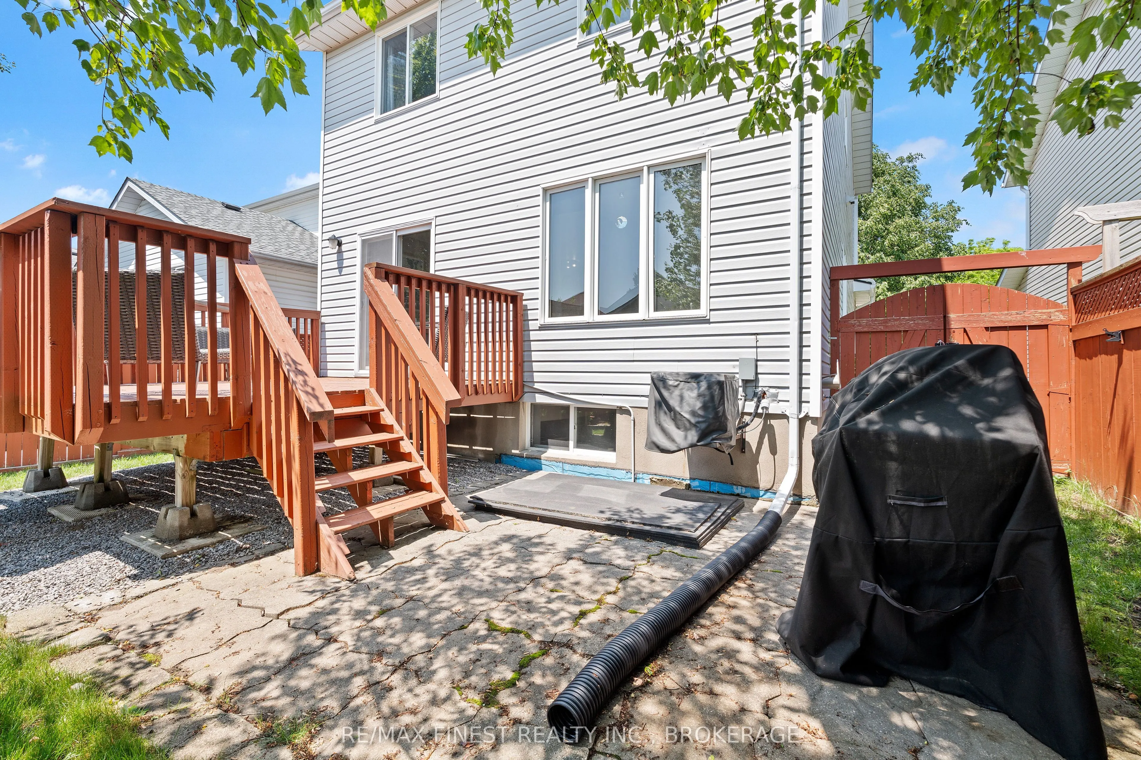 981 Rainbow Crescent