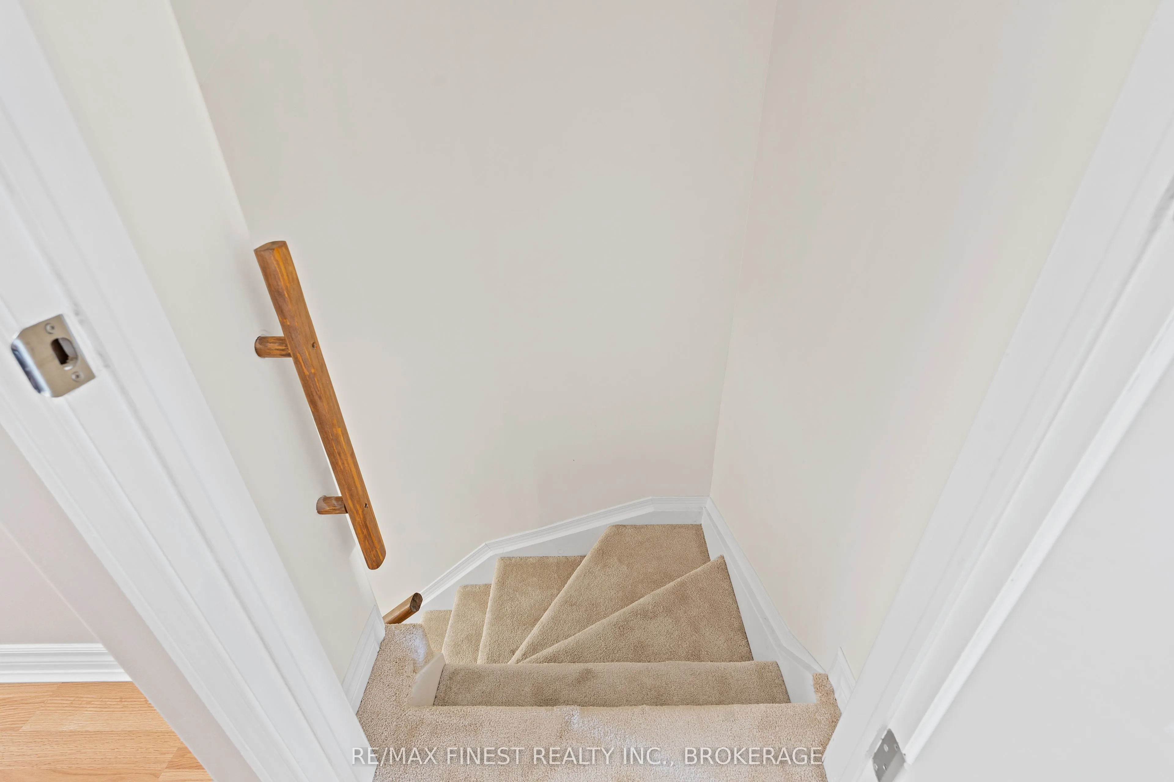 981 Rainbow Crescent