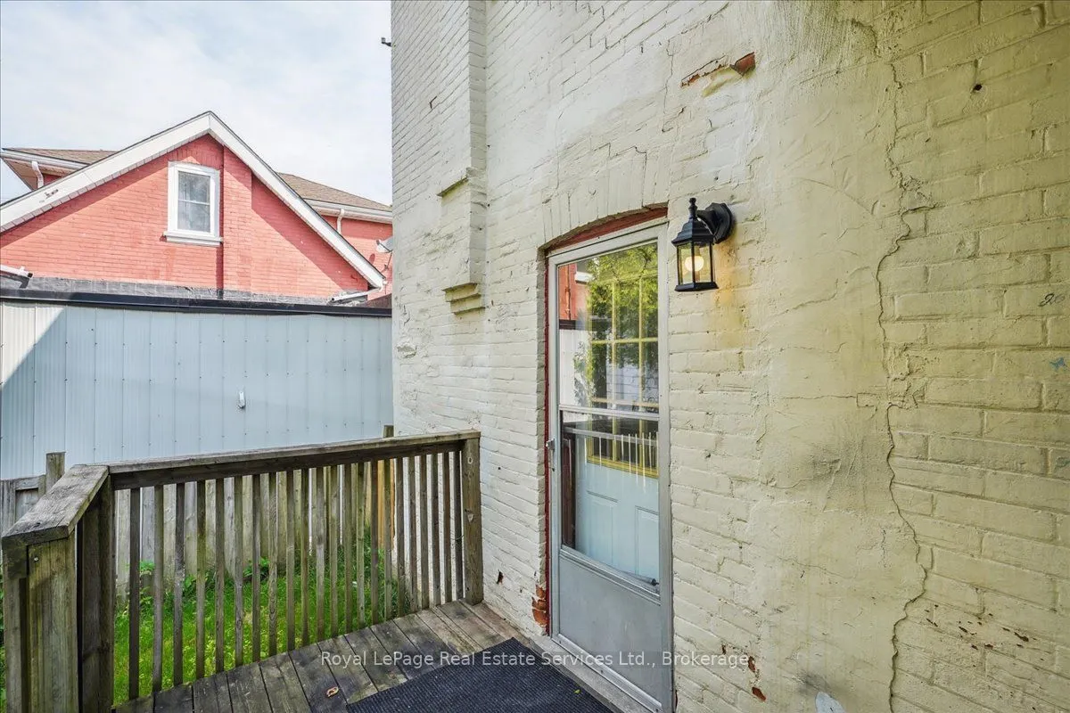 33 Rose Avenue