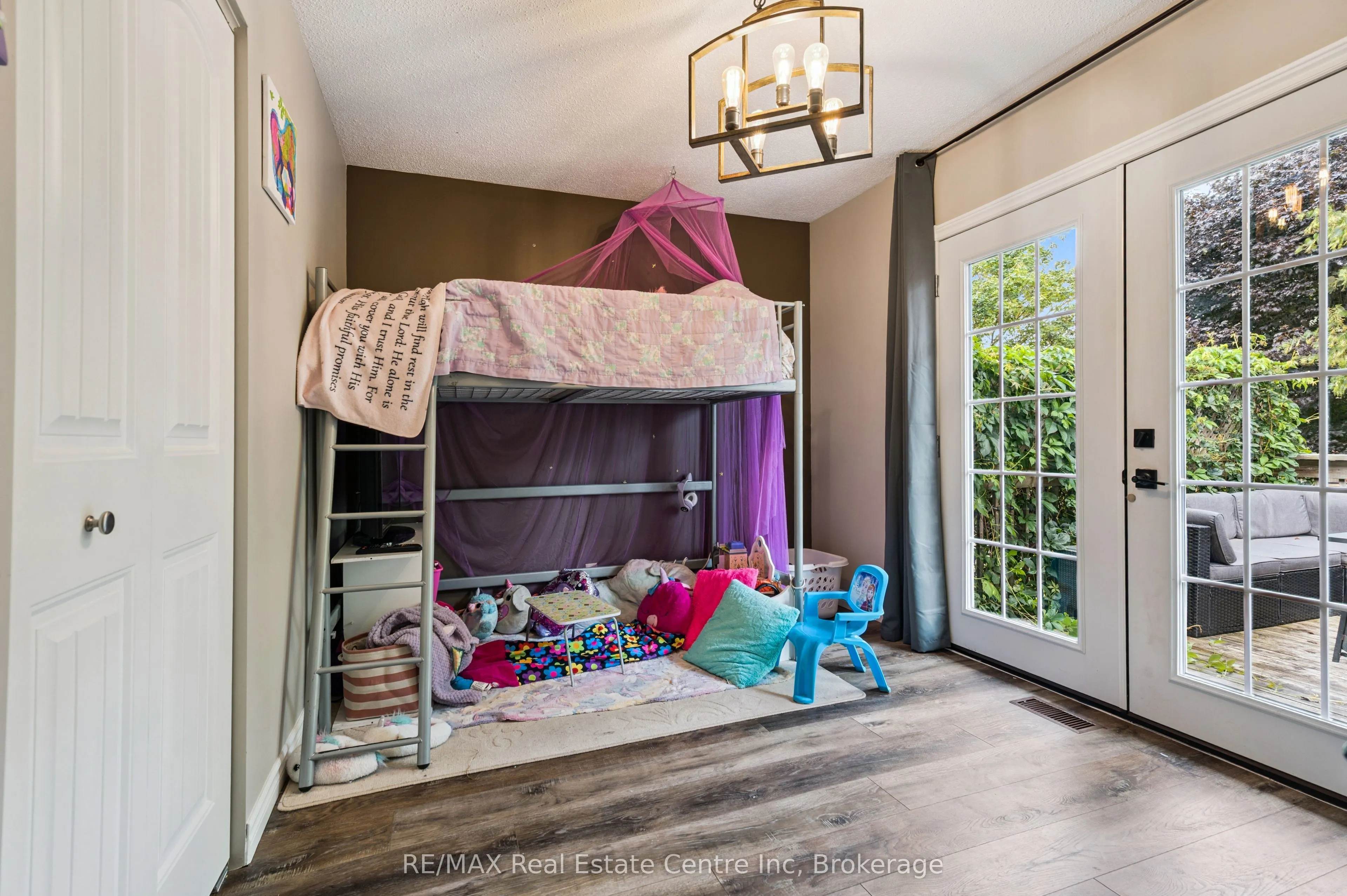7 Eastview Drive