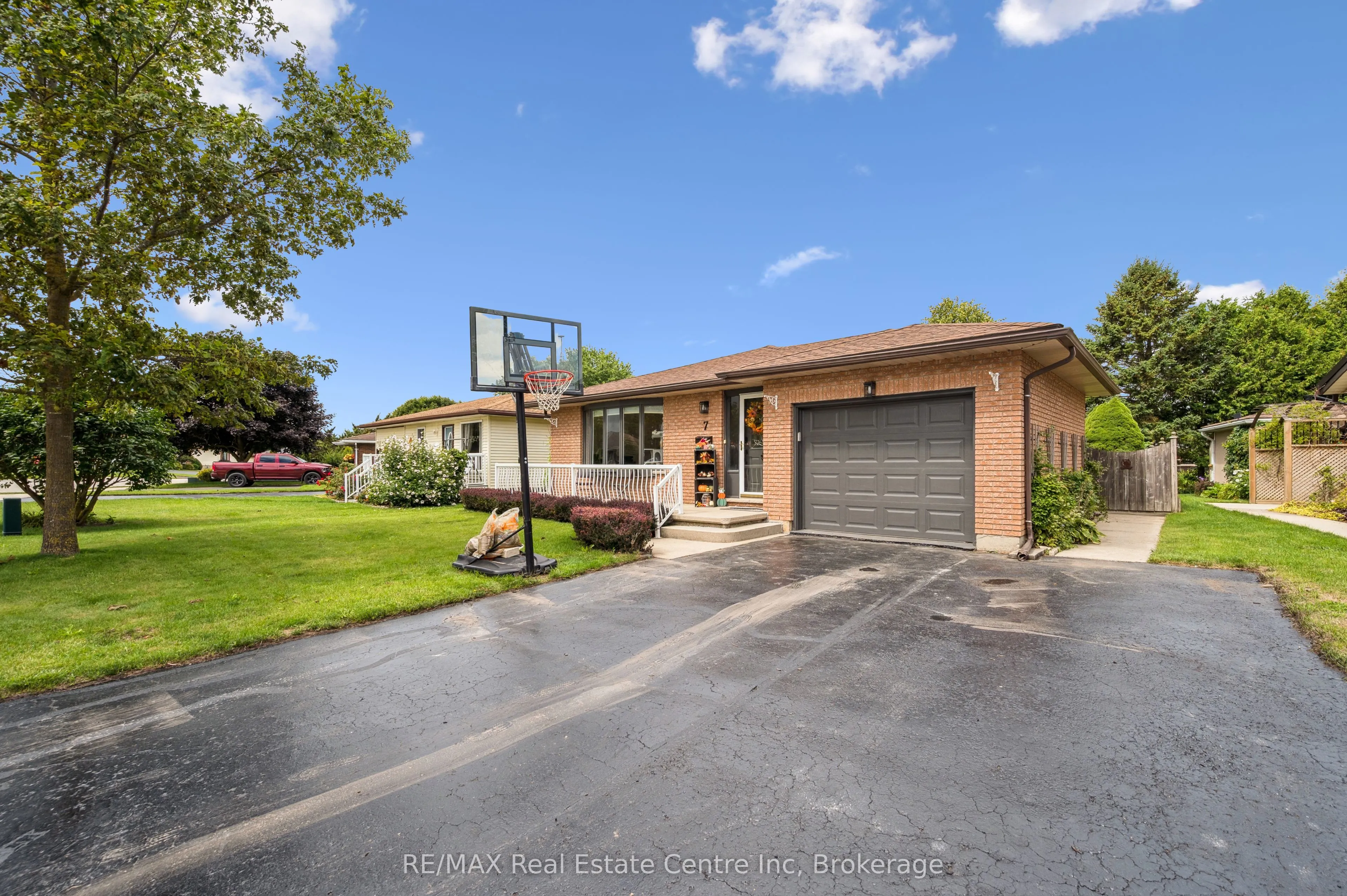 7 Eastview Drive