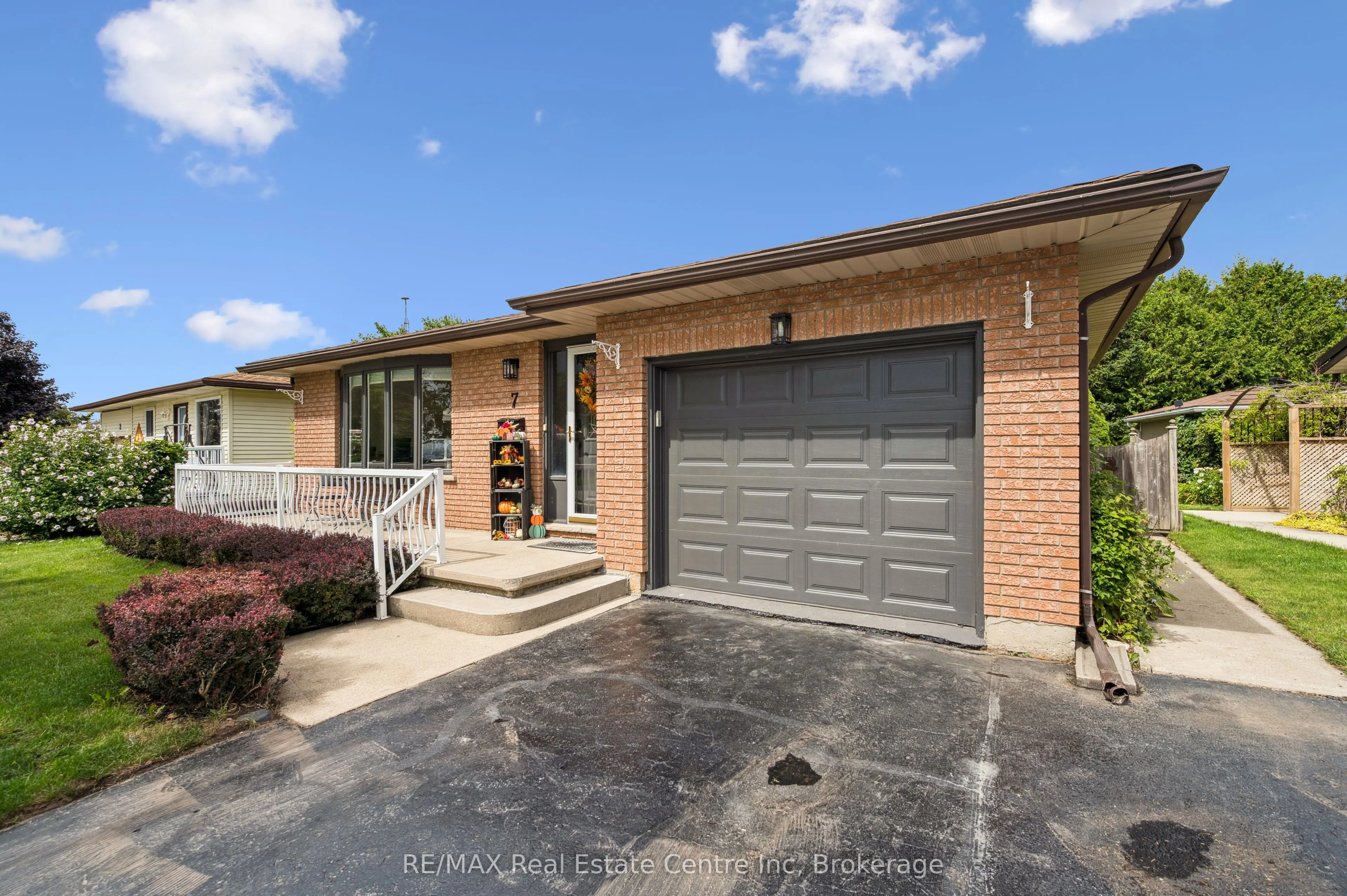 7 Eastview Drive